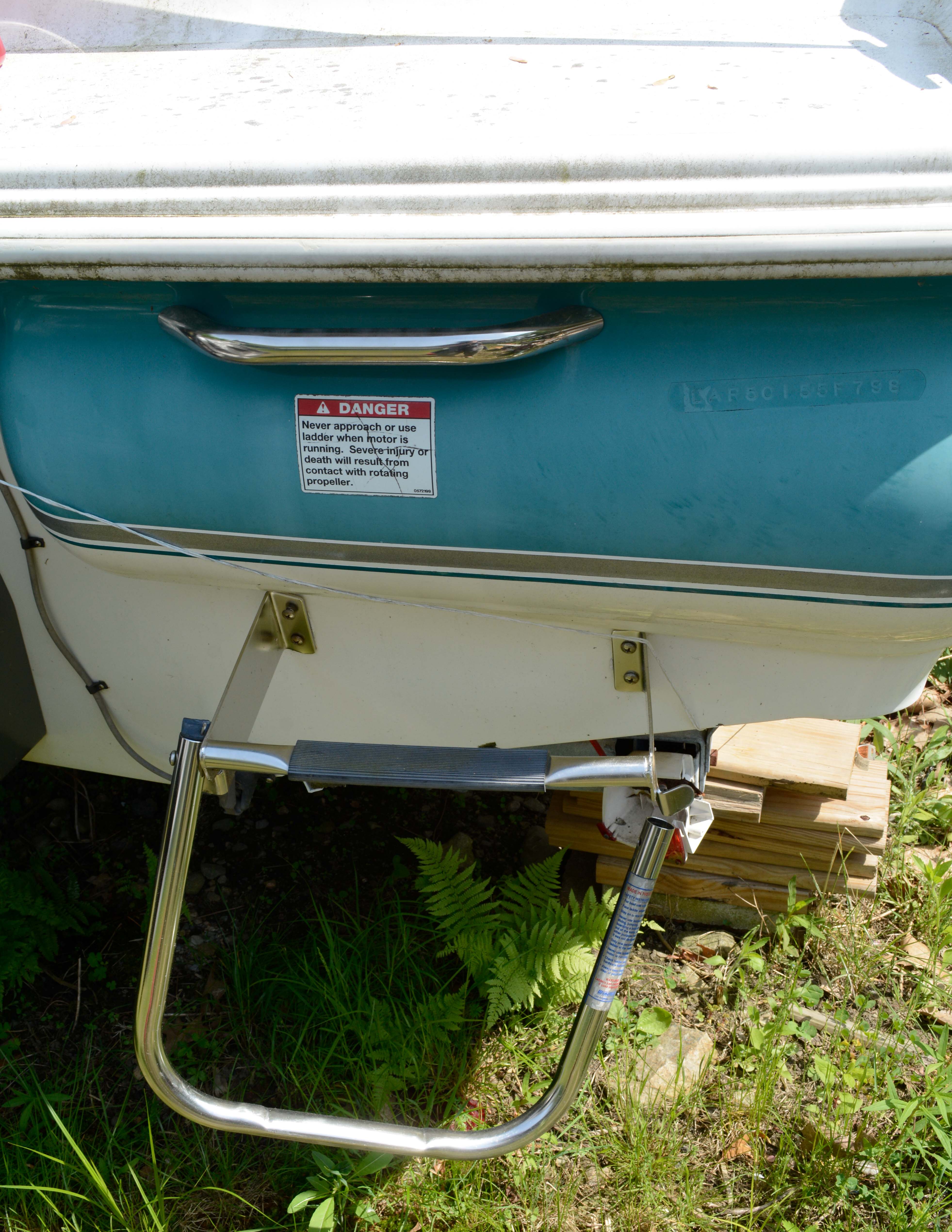 Circa 1999 Larson Delta-Conic 186 SEi 20' Boat with Trailer