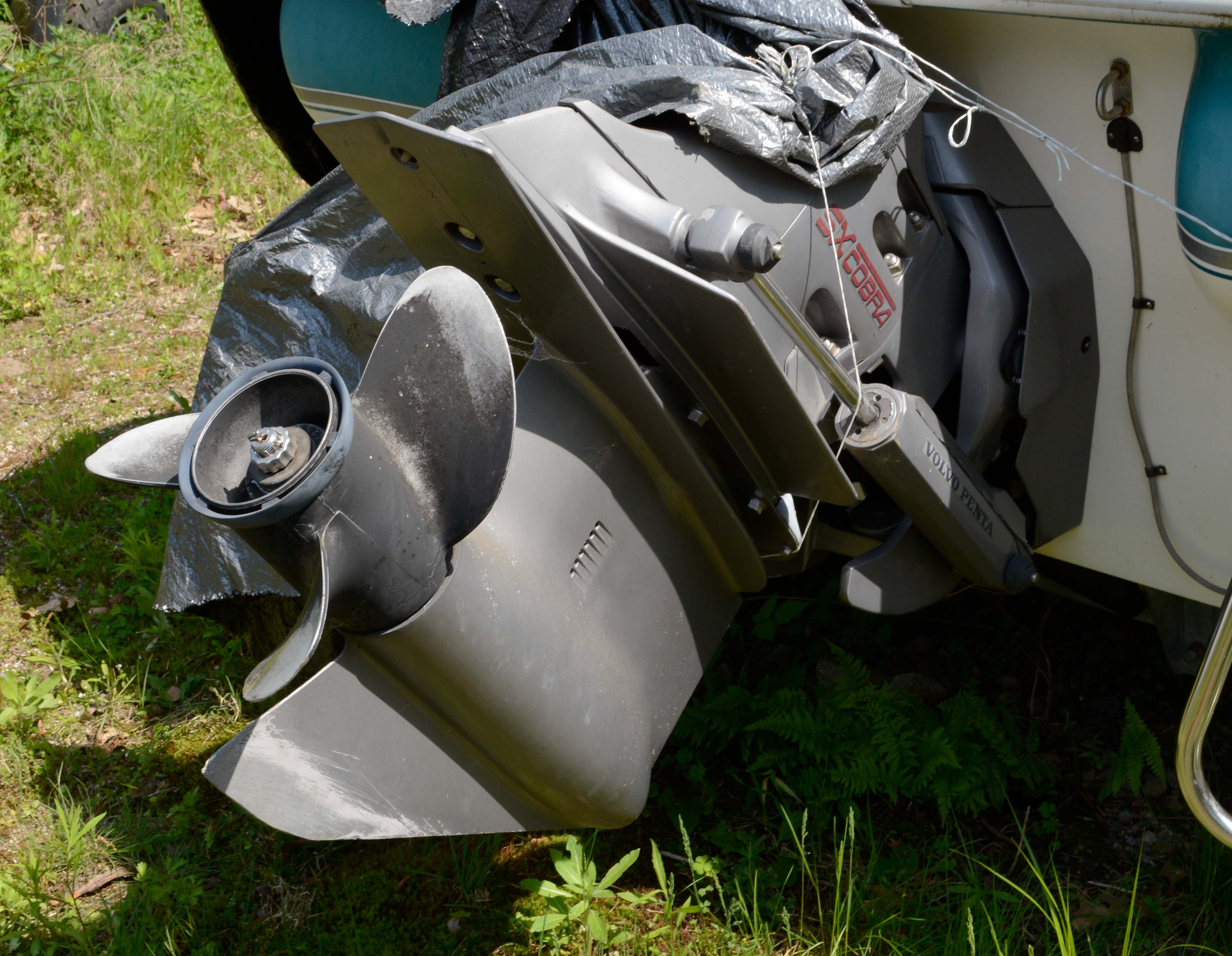 Circa 1999 Larson Delta-Conic 186 SEi 20' Boat with Trailer