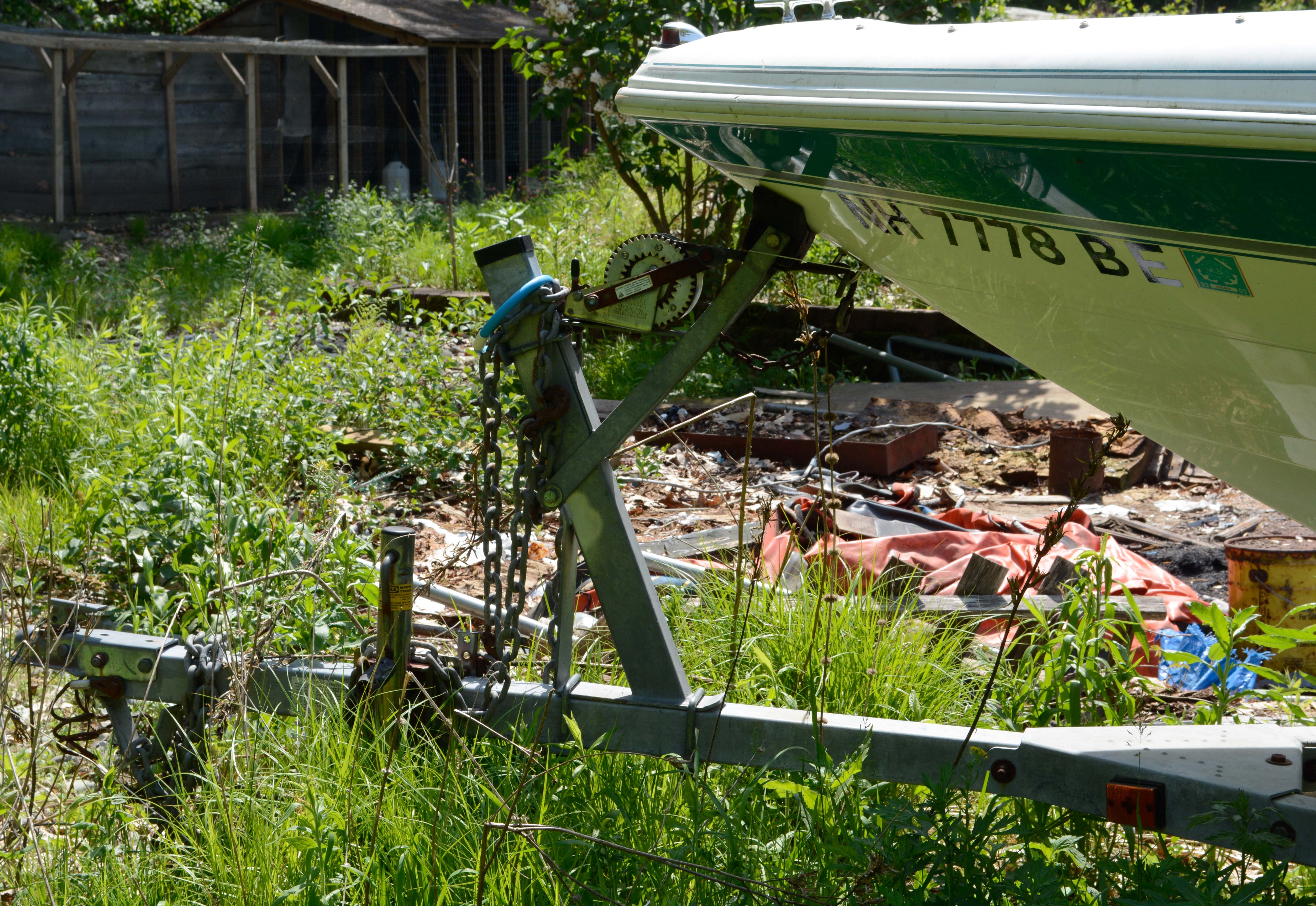 Circa 1999 Larson Delta-Conic 186 SEi 20' Boat with Trailer