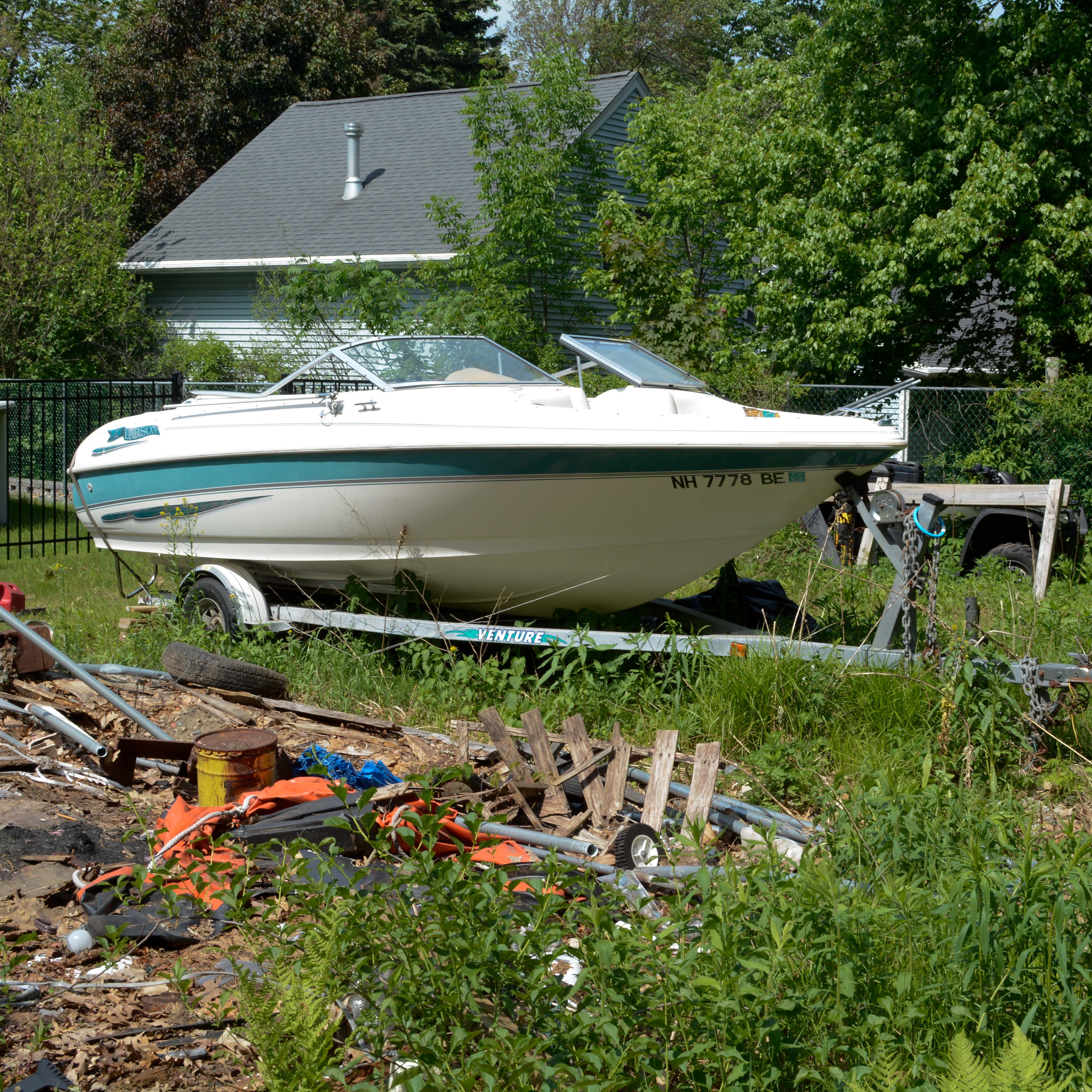 Circa 1999 Larson Delta-Conic 186 SEi 20' Boat with Trailer