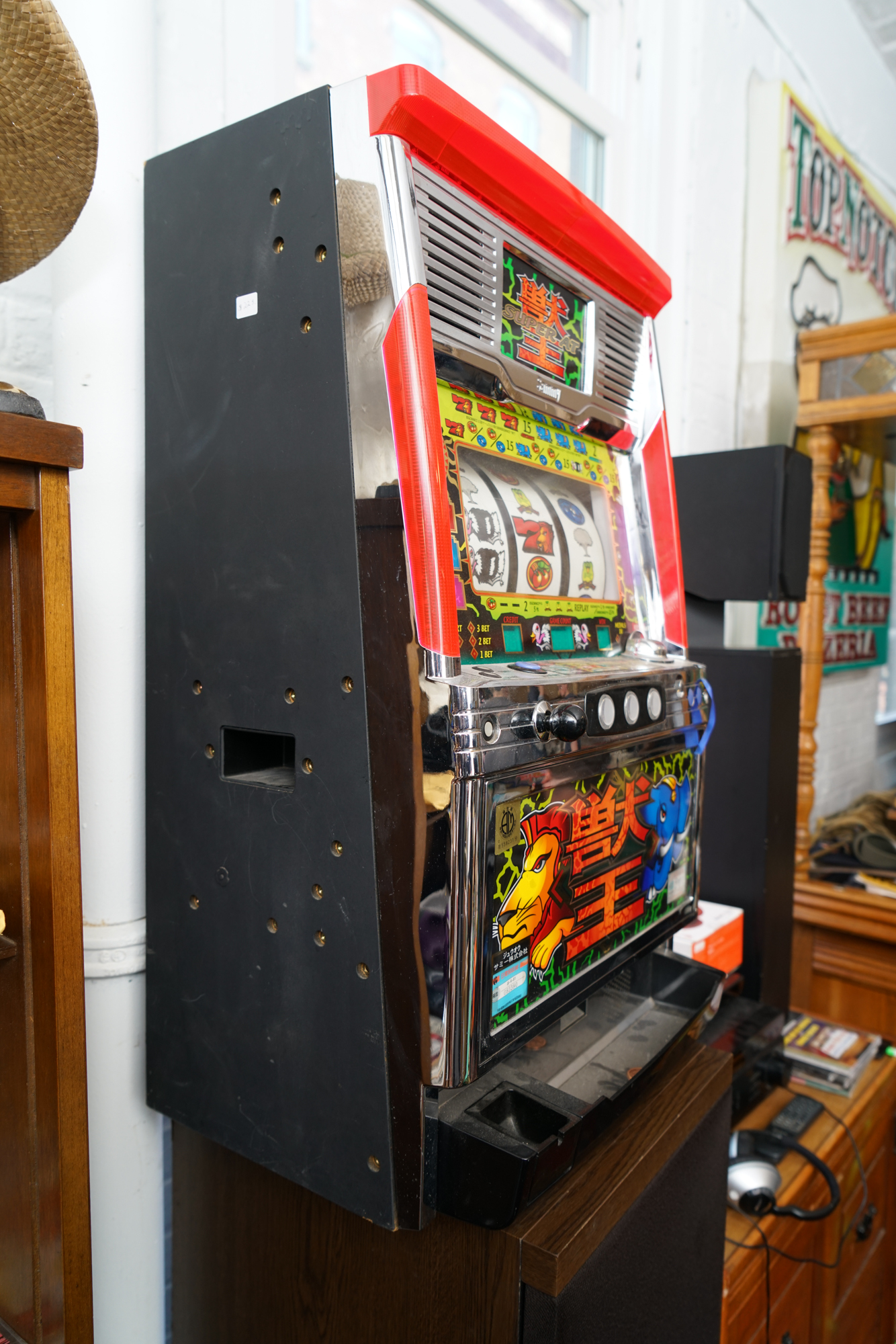 "Super AT" and "Wan Wan Police" Pachislo Machines