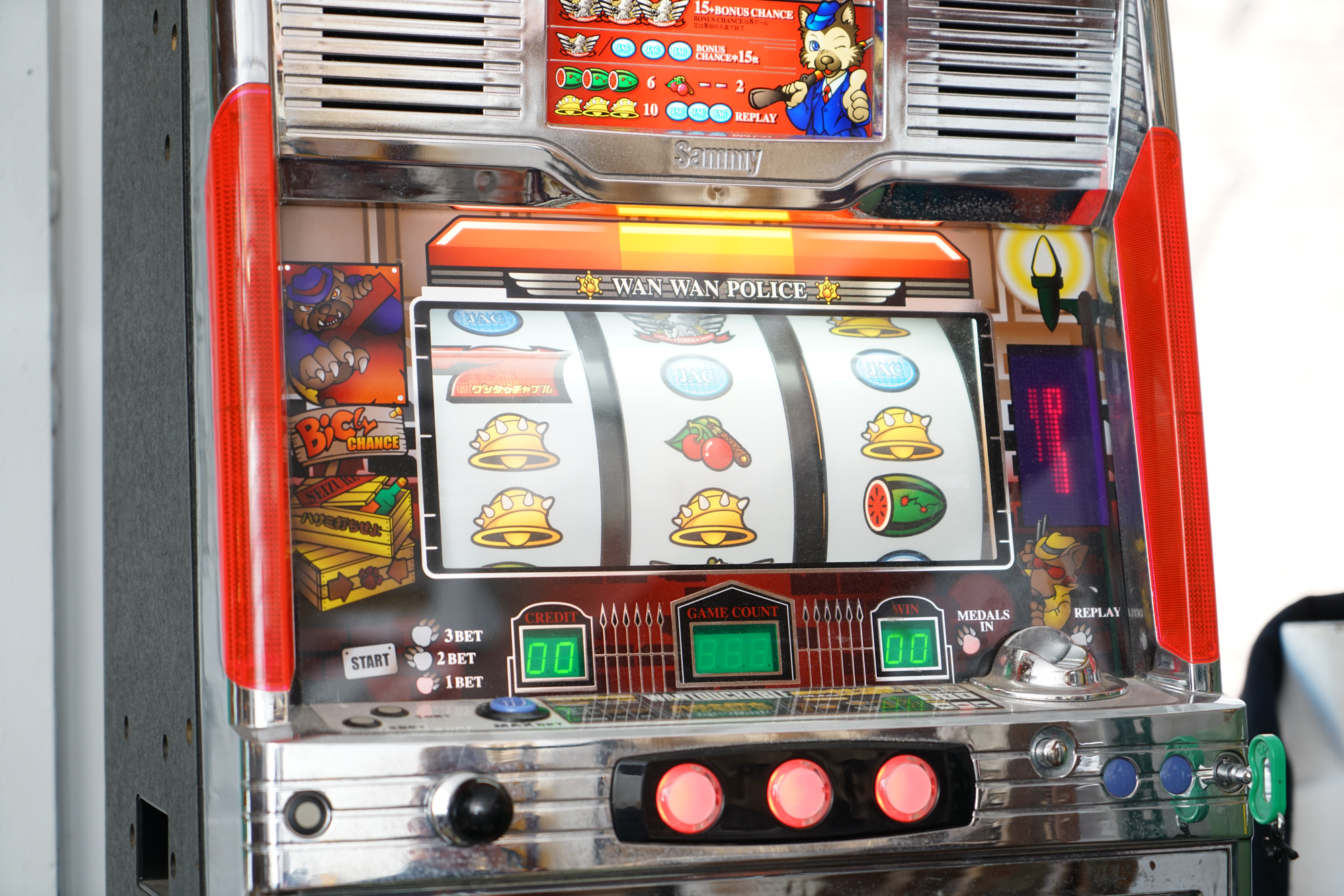 "Super AT" and "Wan Wan Police" Pachislo Machines