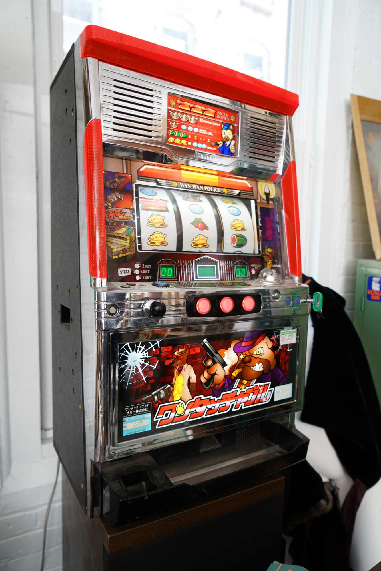 "Super AT" and "Wan Wan Police" Pachislo Machines