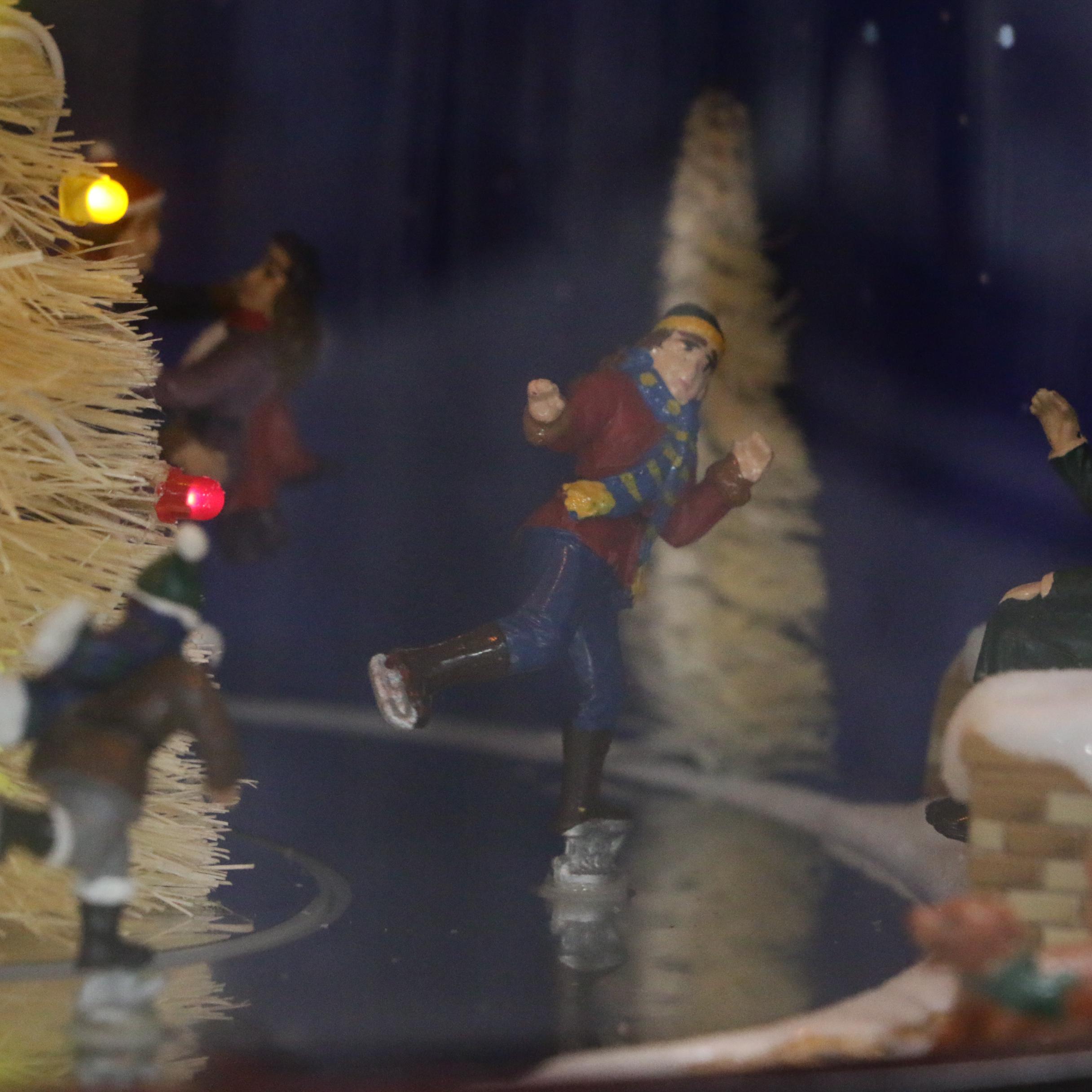 Mr. Christmas "Animated Symphony of Bells" Music Box