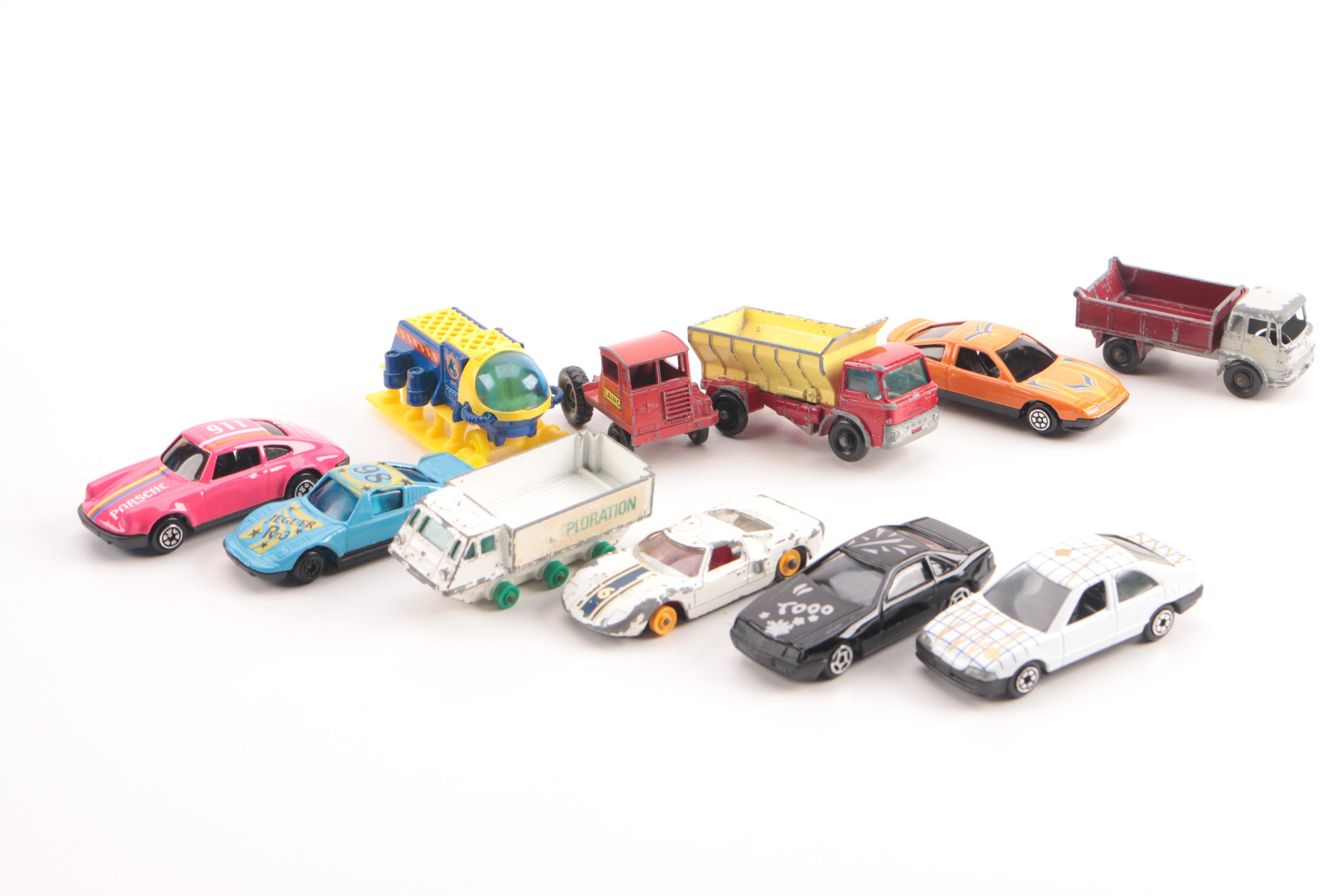Hot Wheels Carrying Case and Cars