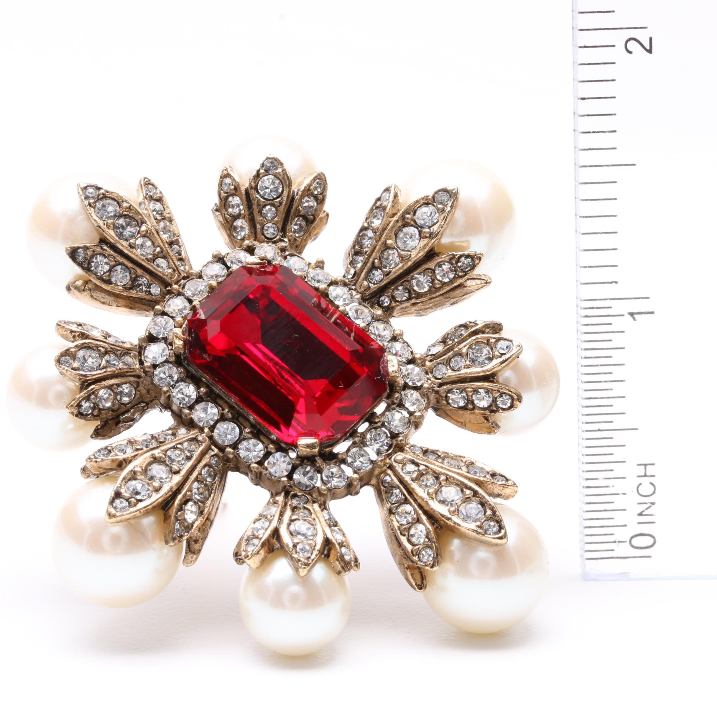 Vintage Ciner Gold Tone Imitation Pearl Brooch