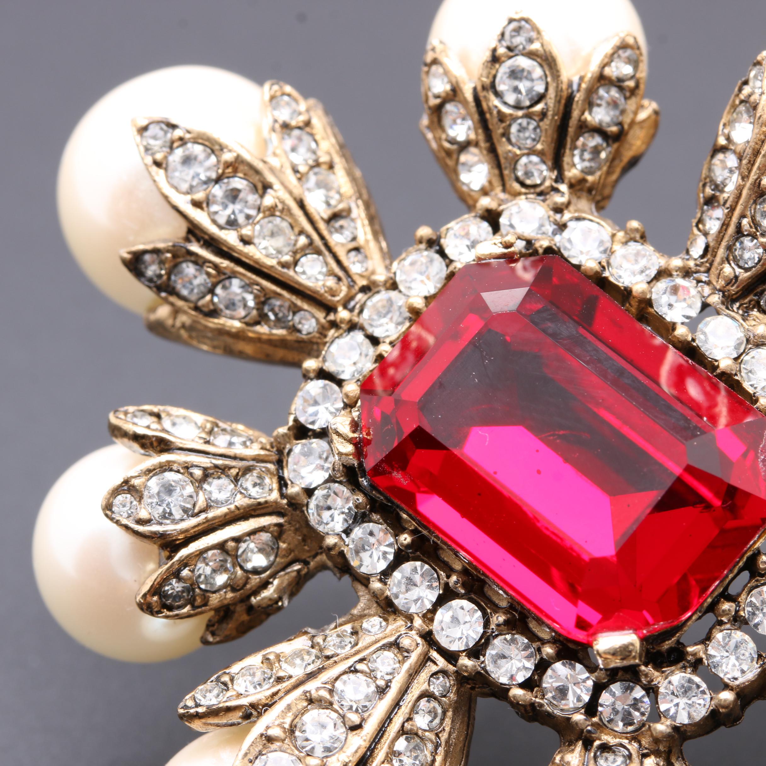 Vintage Ciner Gold Tone Imitation Pearl Brooch