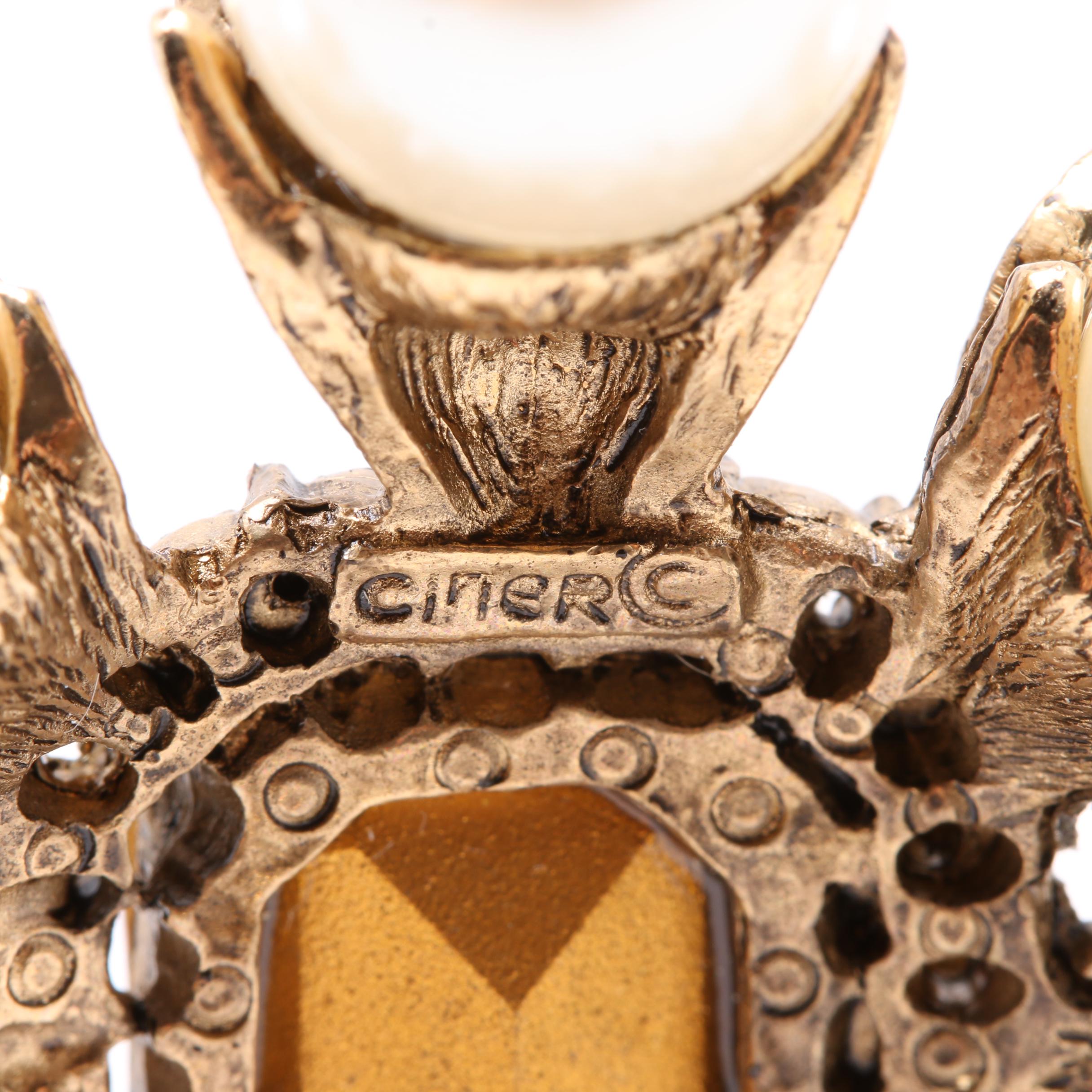 Vintage Ciner Gold Tone Imitation Pearl Brooch