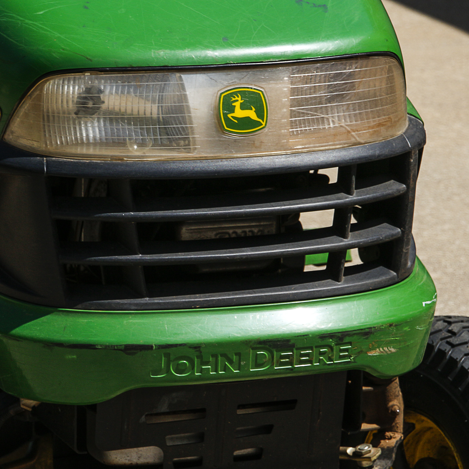 John Deere LA105 Lawn Tractor with Vacuum Attachment