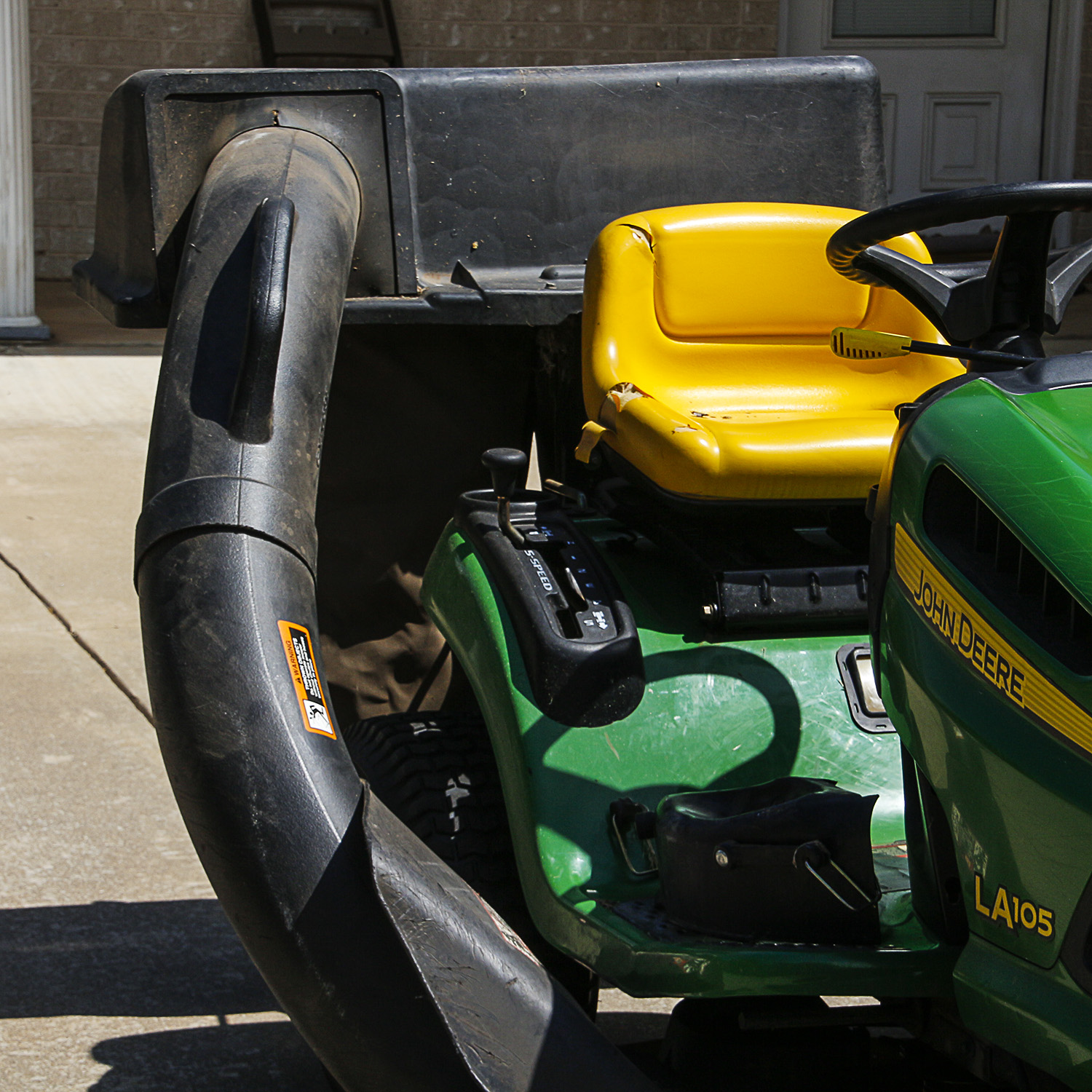 John Deere LA105 Lawn Tractor with Vacuum Attachment