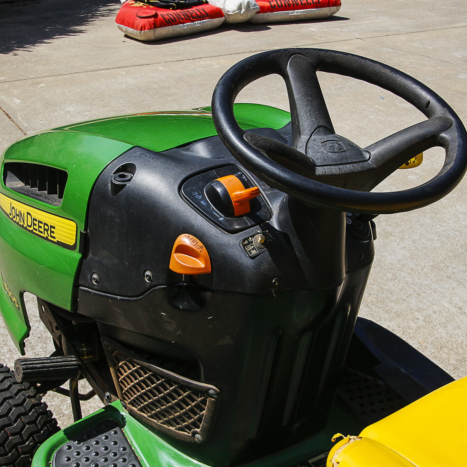 John Deere LA105 Lawn Tractor with Vacuum Attachment