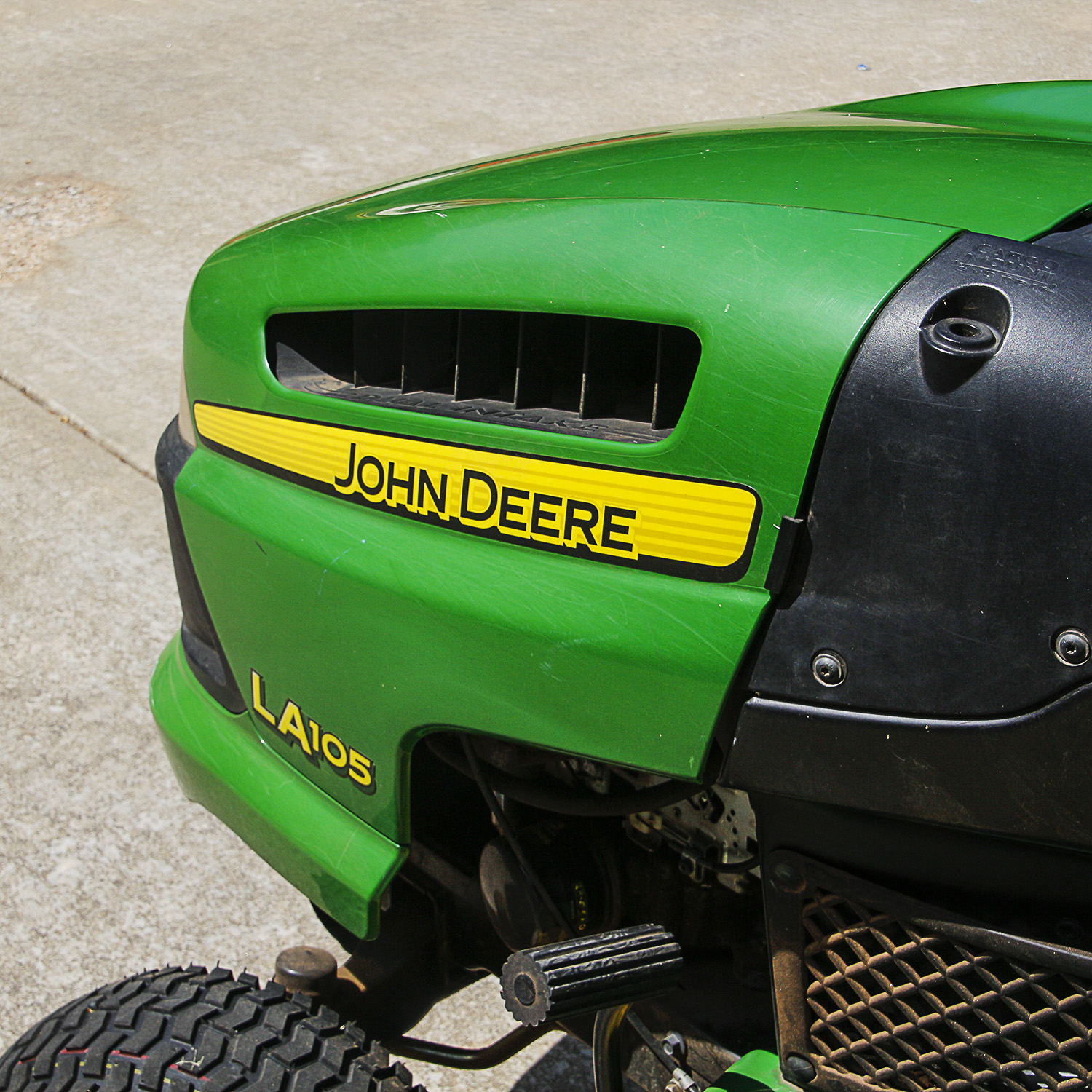 John Deere LA105 Lawn Tractor with Vacuum Attachment