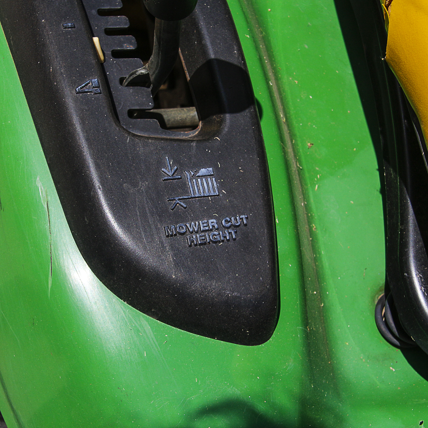 John Deere LA105 Lawn Tractor with Vacuum Attachment