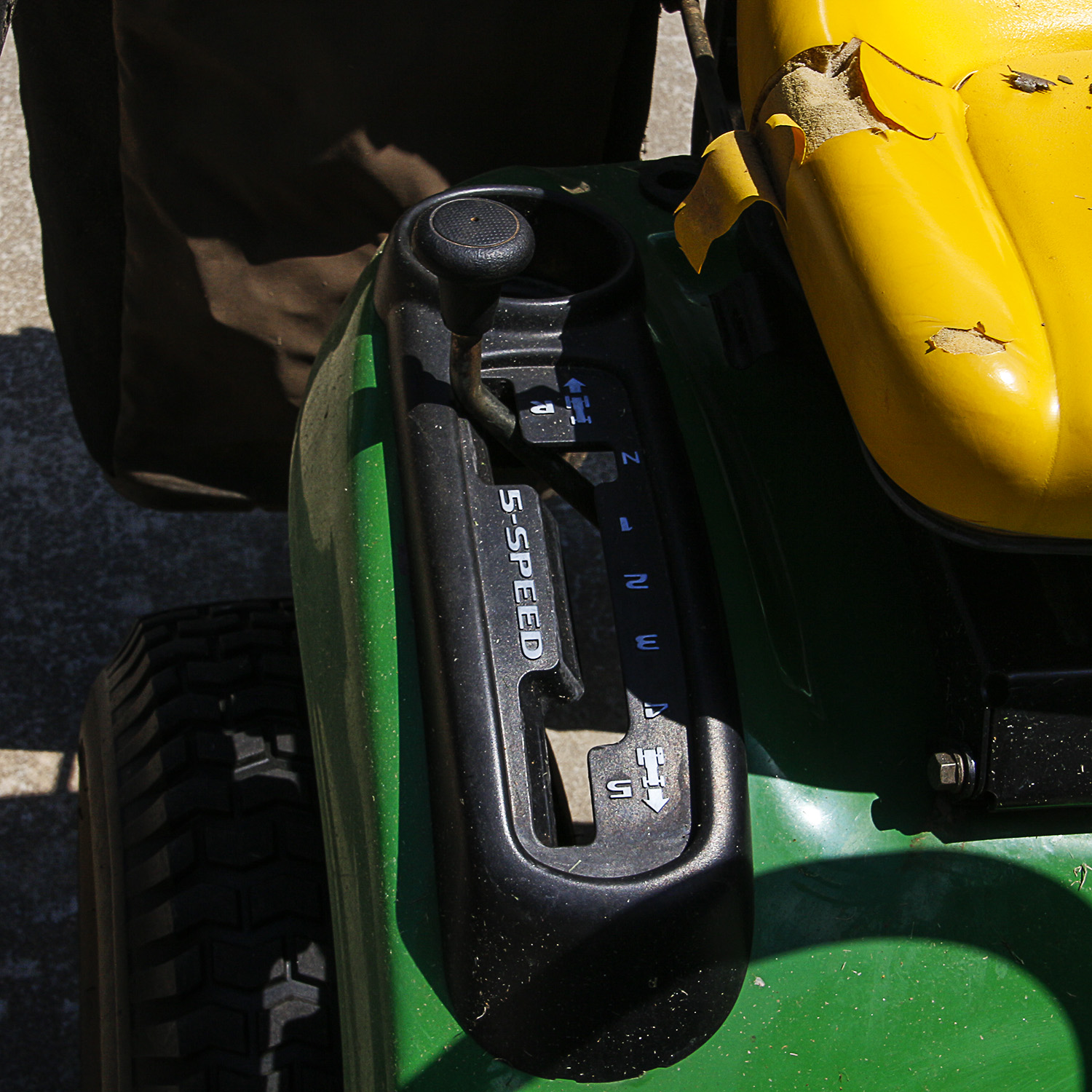 John Deere LA105 Lawn Tractor with Vacuum Attachment