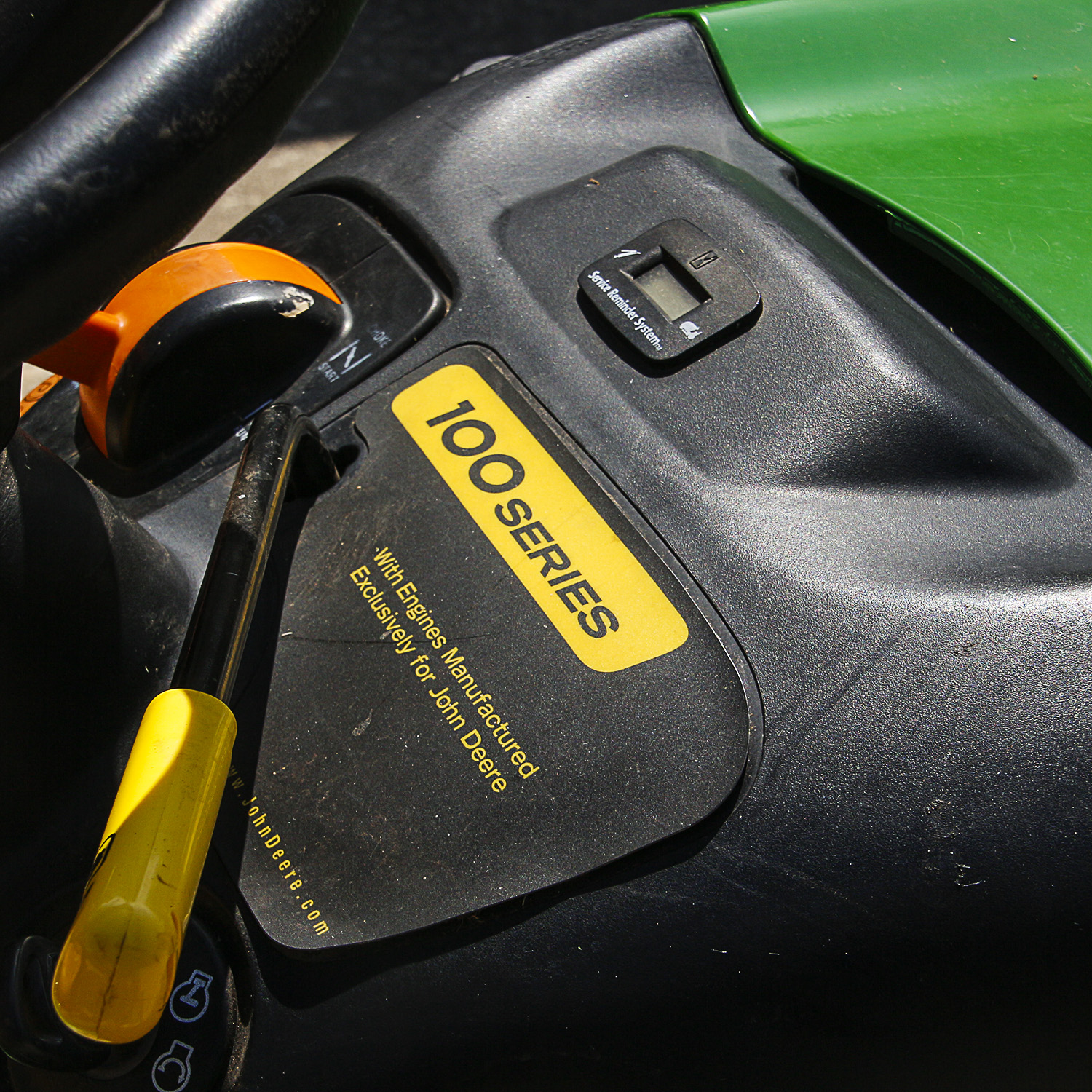 John Deere LA105 Lawn Tractor with Vacuum Attachment