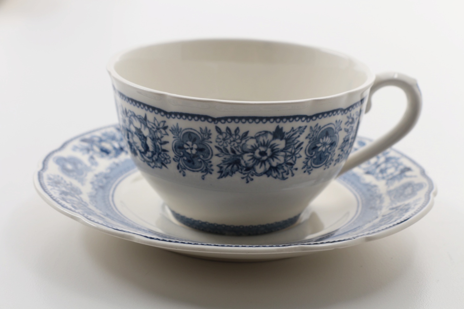 Collection of Vintage Pictorial Wedgwood "Yale" Tableware