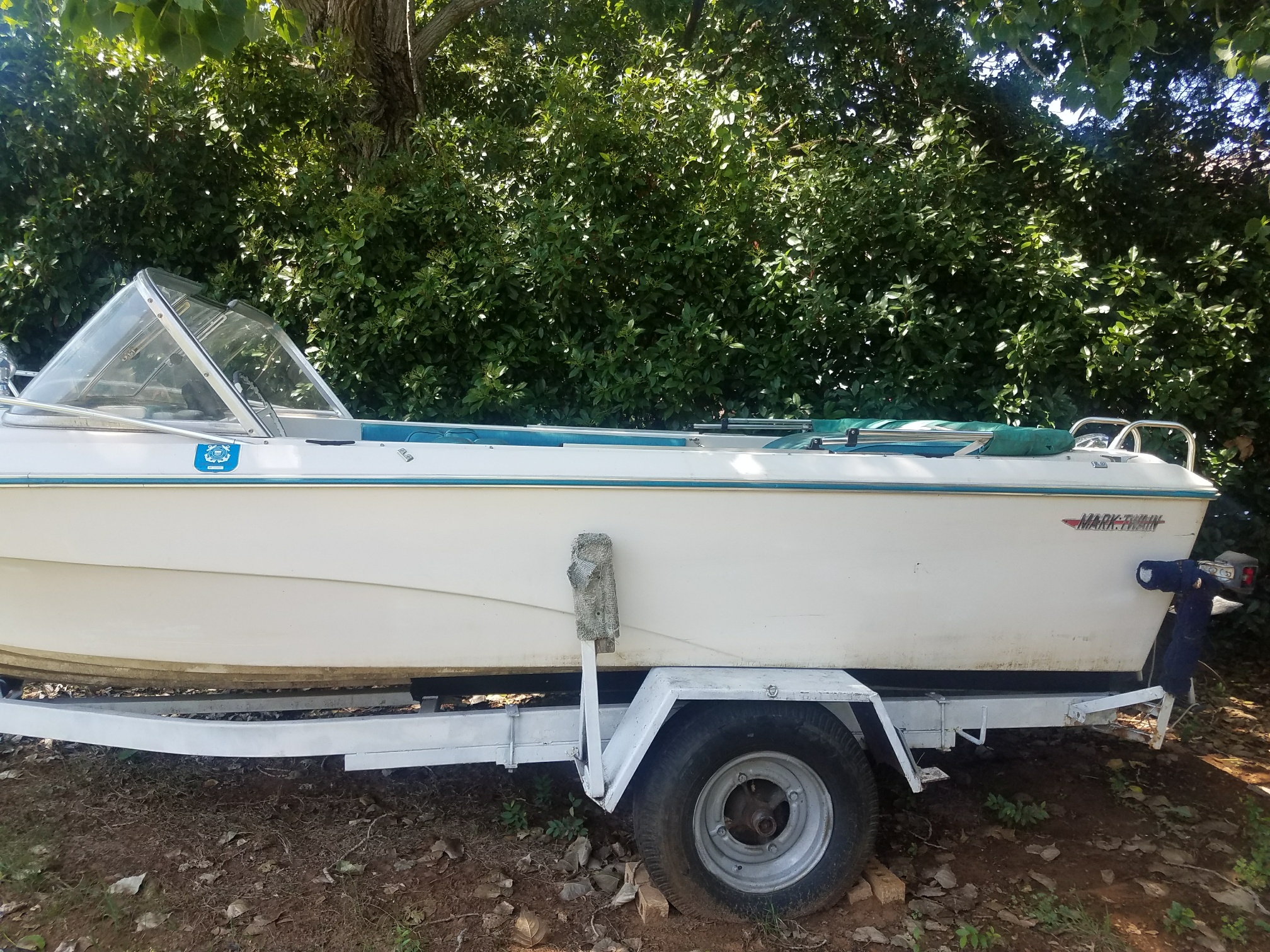1967 Mark Twain V-Sonic 18' Boat with Trailer