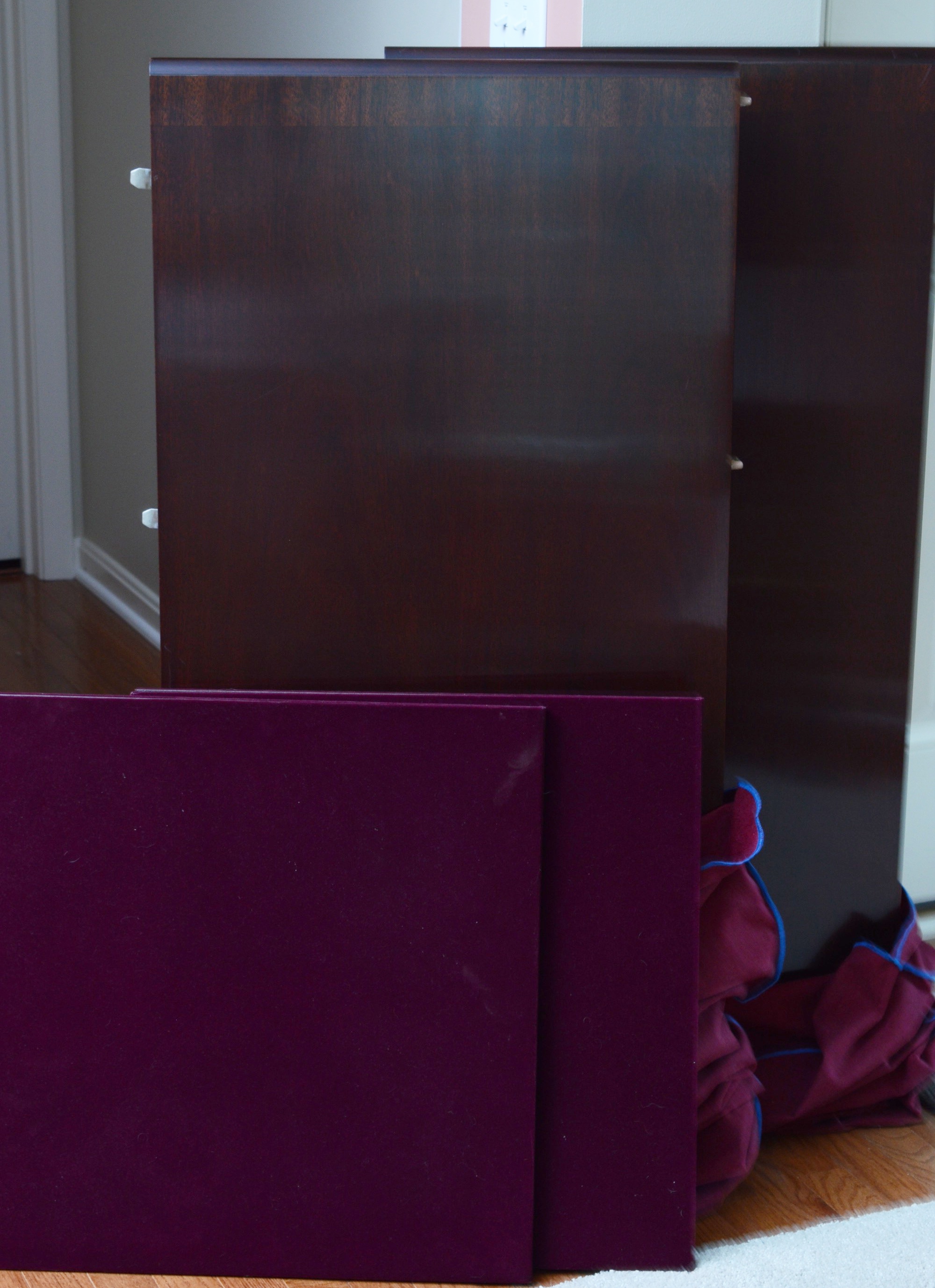 Oval Queen Anne Style Mahogany Dining Table and Six Chairs