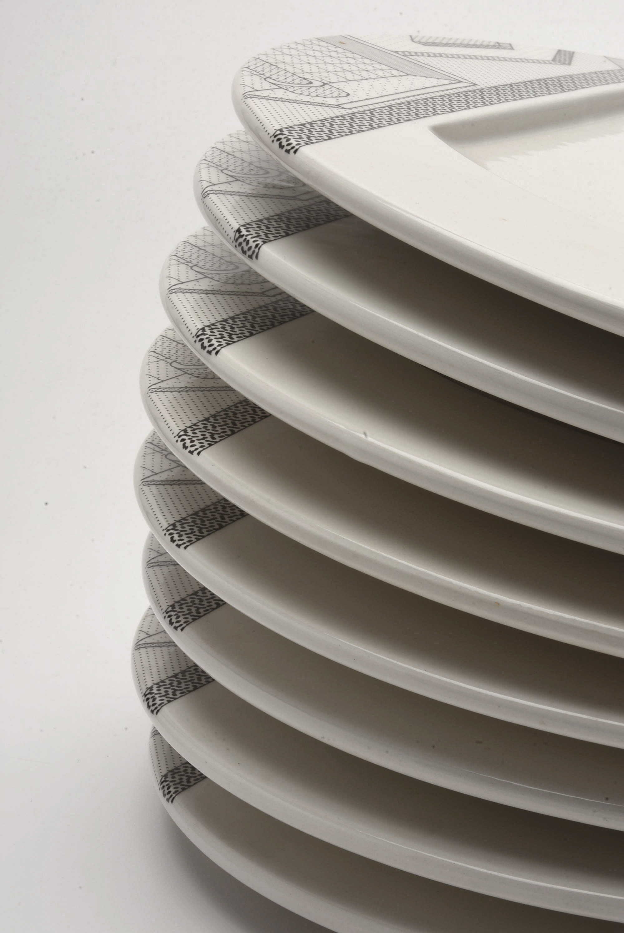 Eight Ettore Sottsass "Lettuce" Dinner Plates