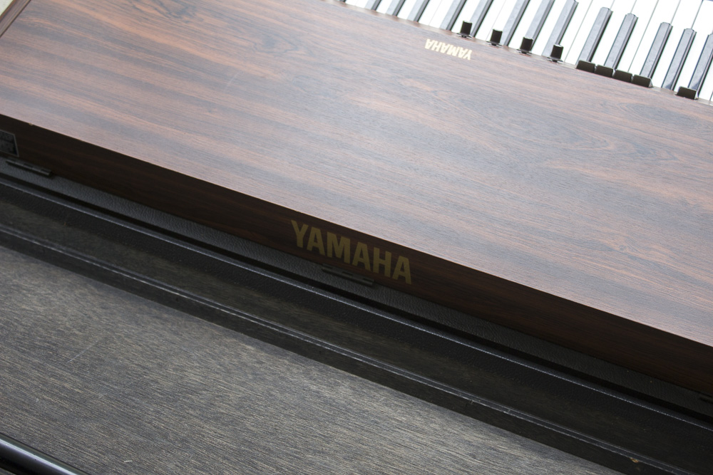 Yamaha CP-20 Electronic Keyboard with Carrying Case