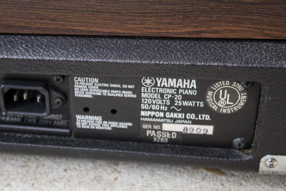 Yamaha CP-20 Electronic Keyboard with Carrying Case