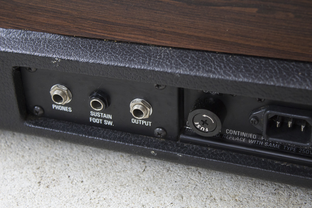 Yamaha CP-20 Electronic Keyboard with Carrying Case