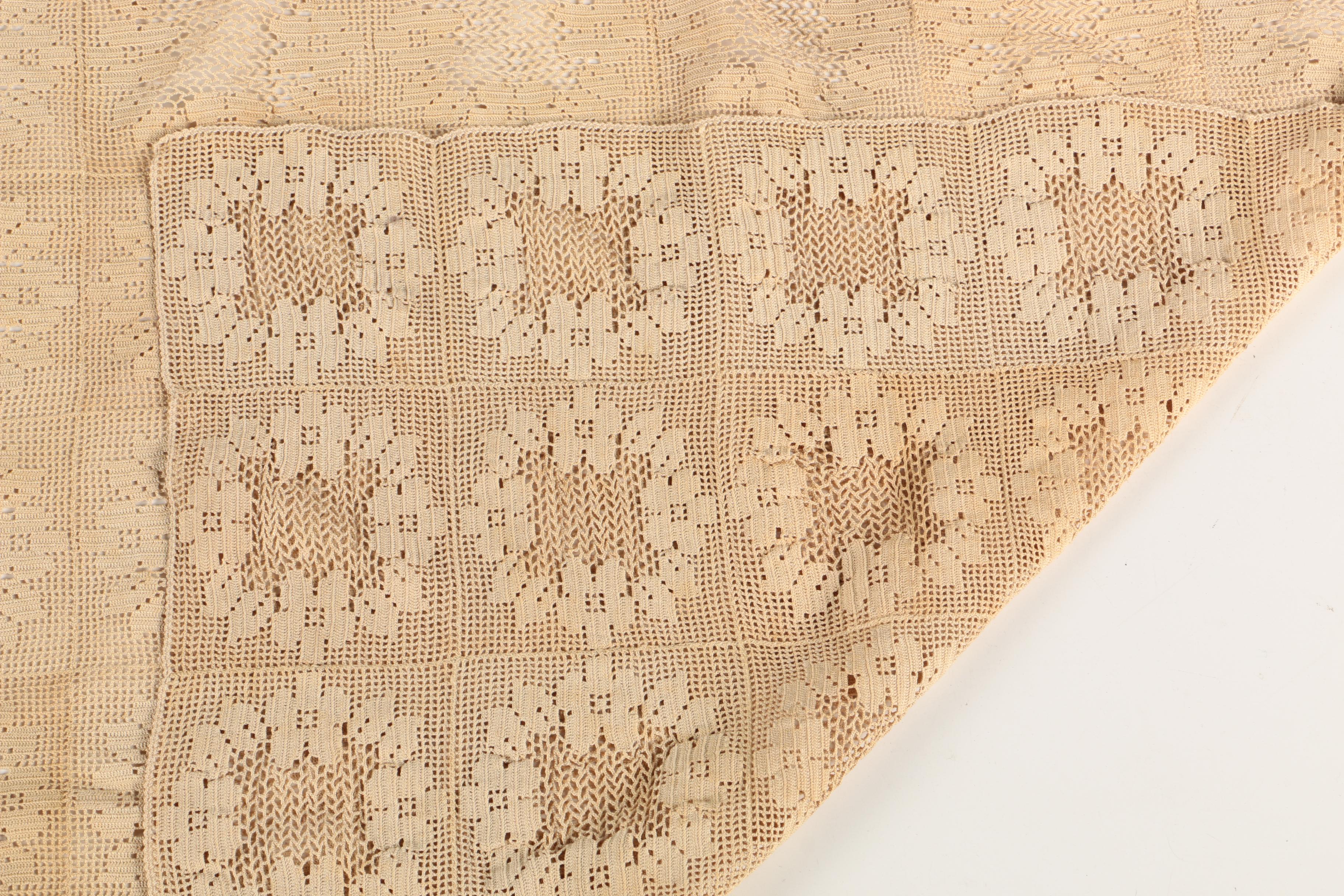 Vintage Crochet Lace Floral Tablecloth