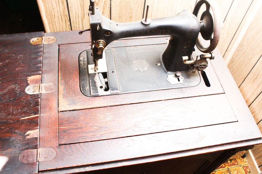 Antique Minnesota Model B Treadle Sewing Machine
