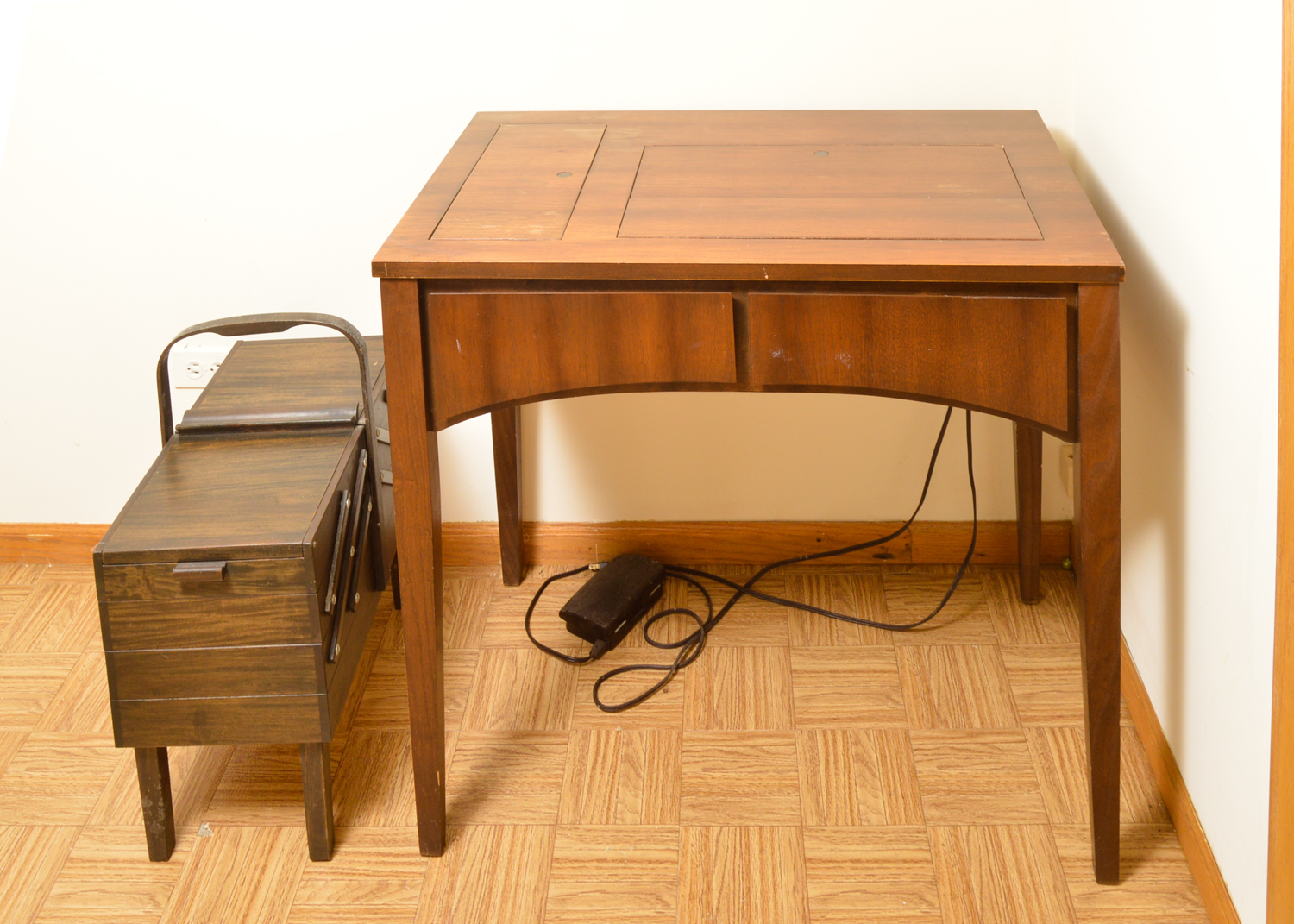 Singer Sewing Cabinet with Built in Sewing Machine