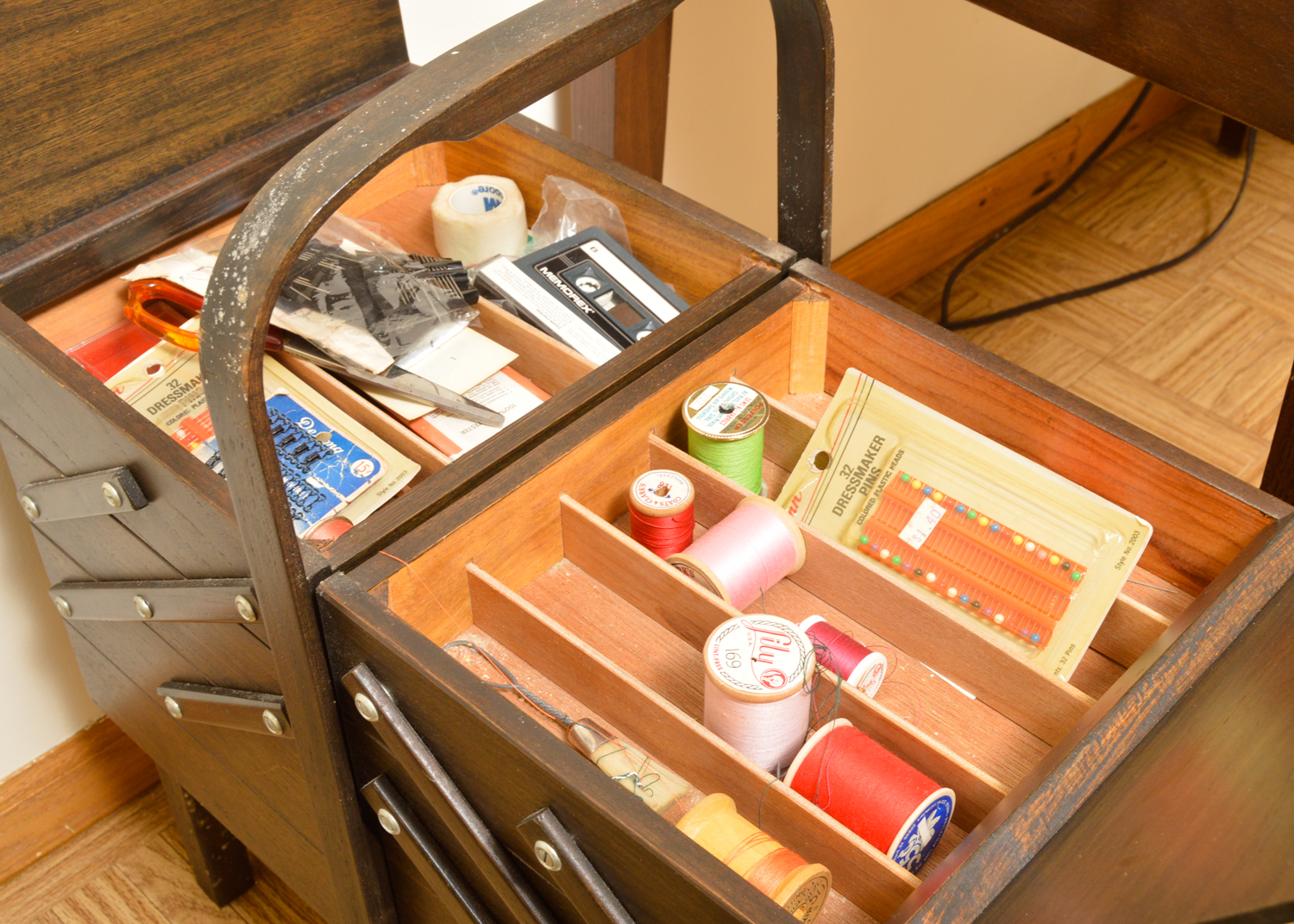 Singer Sewing Cabinet with Built in Sewing Machine
