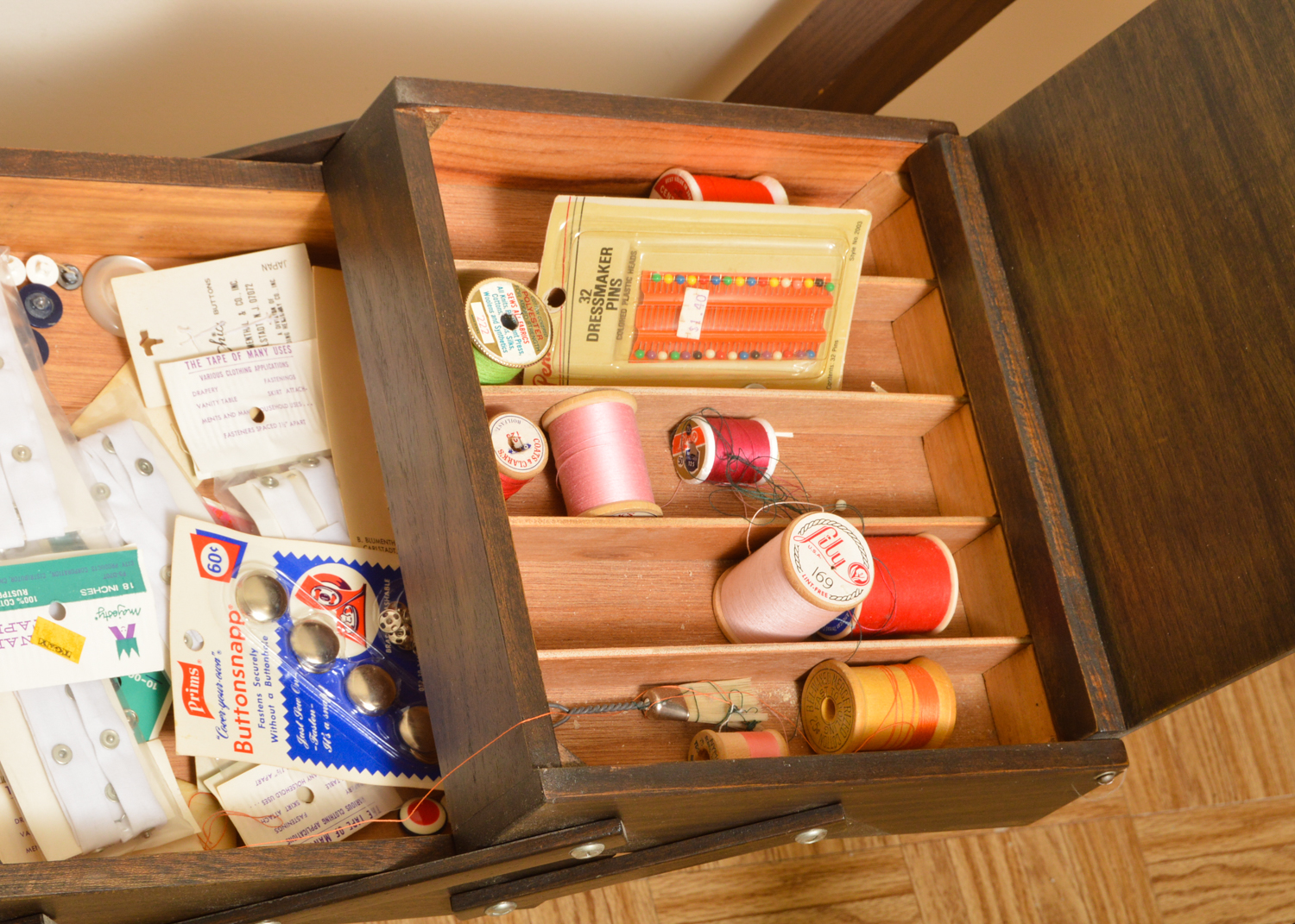 Singer Sewing Cabinet with Built in Sewing Machine