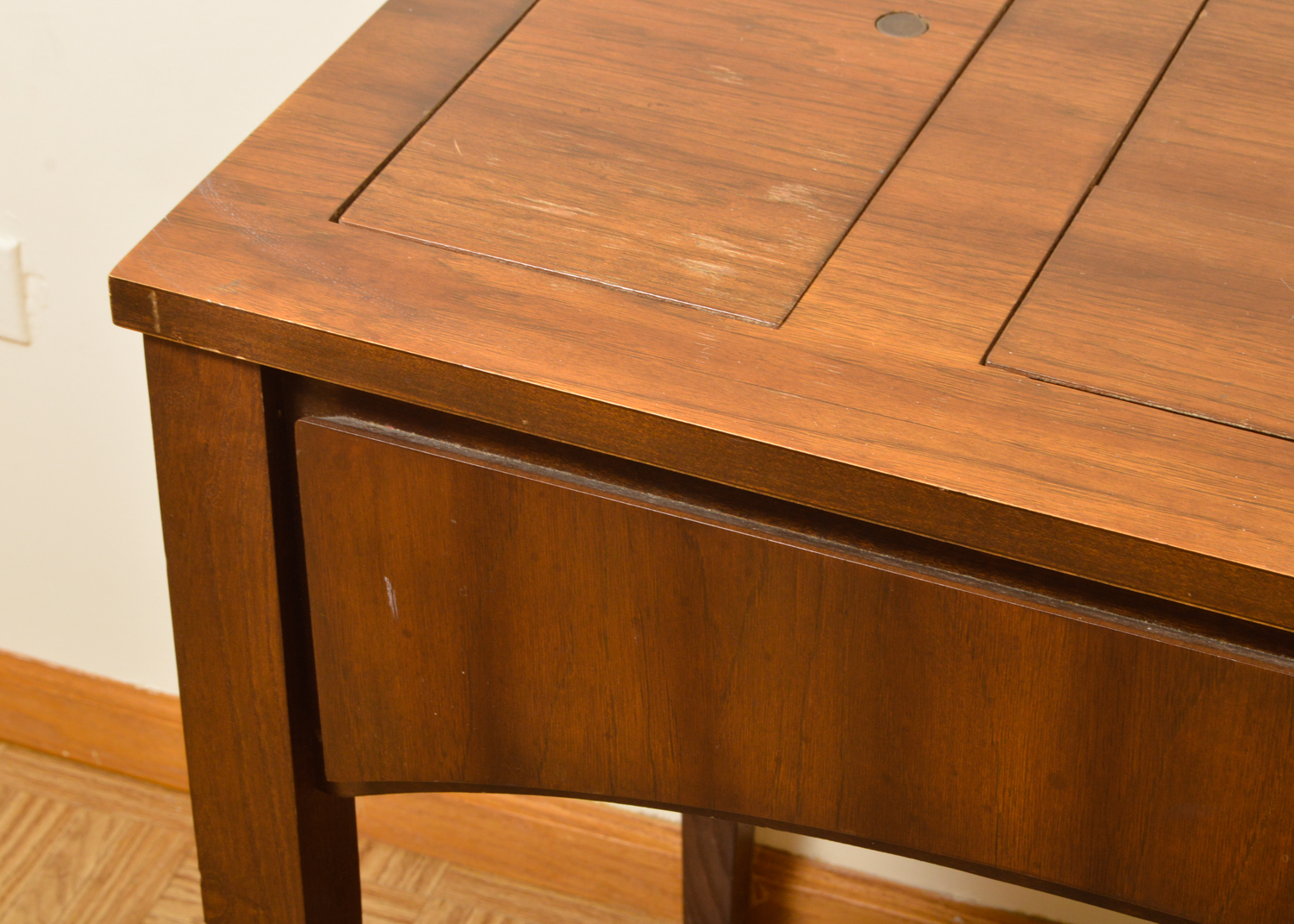 Singer Sewing Cabinet with Built in Sewing Machine