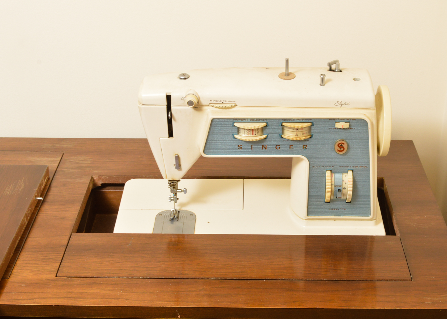 Singer Sewing Cabinet with Built in Sewing Machine
