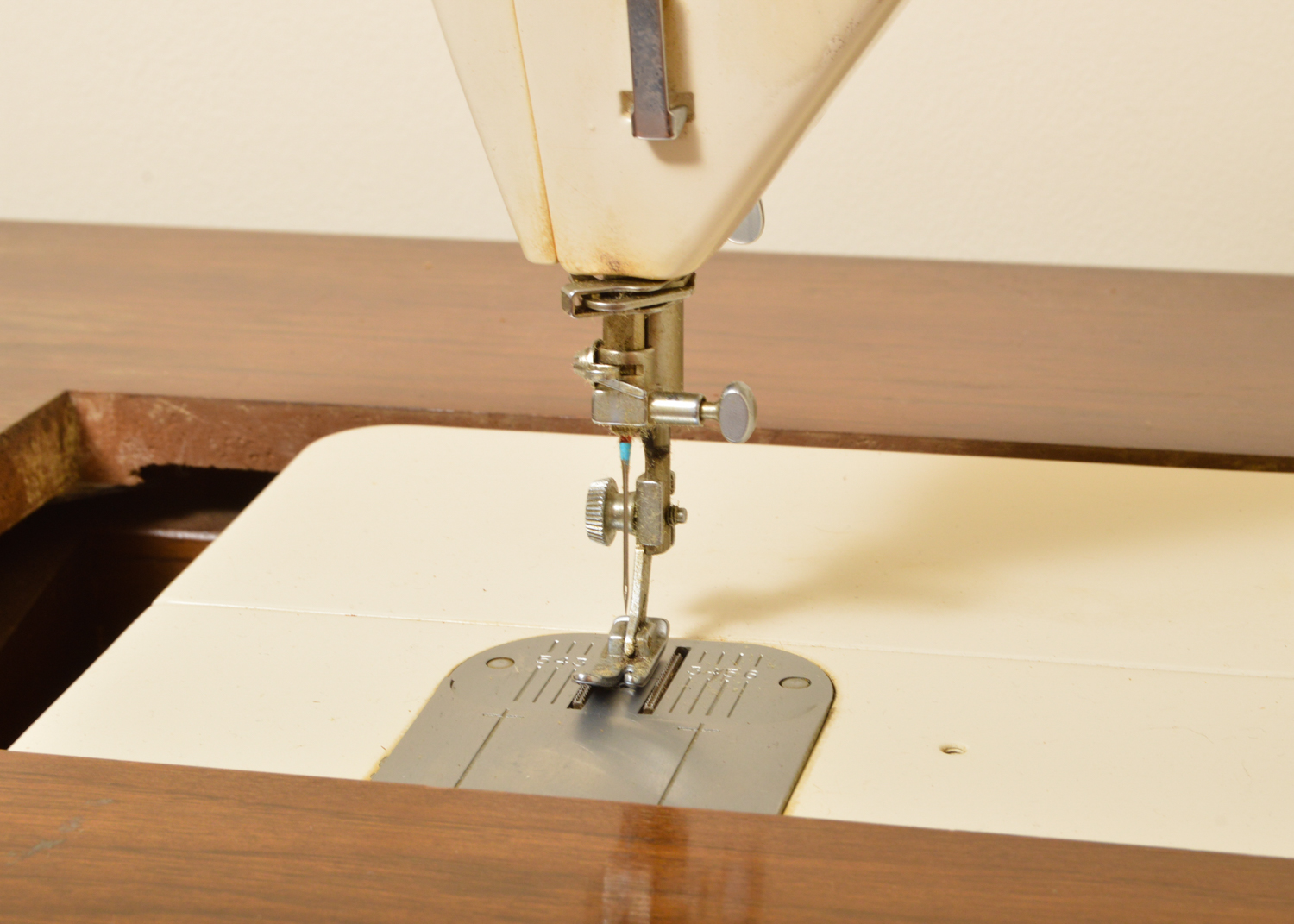 Singer Sewing Cabinet with Built in Sewing Machine