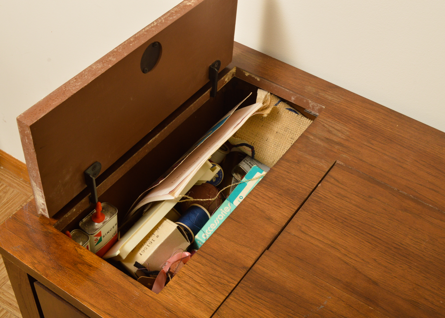 Singer Sewing Cabinet with Built in Sewing Machine