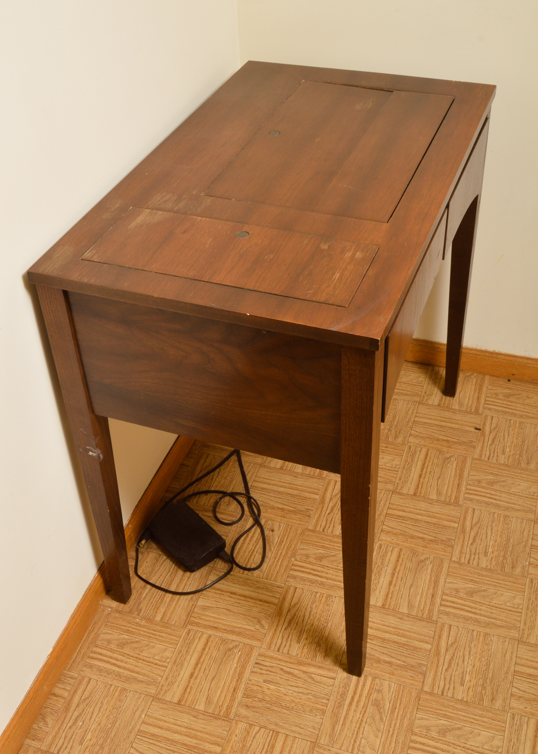 Singer Sewing Cabinet with Built in Sewing Machine