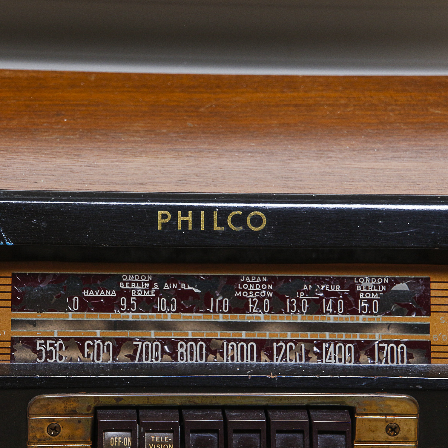 Vintage Philco Model 42-327 Wood-Cased Tube Radio