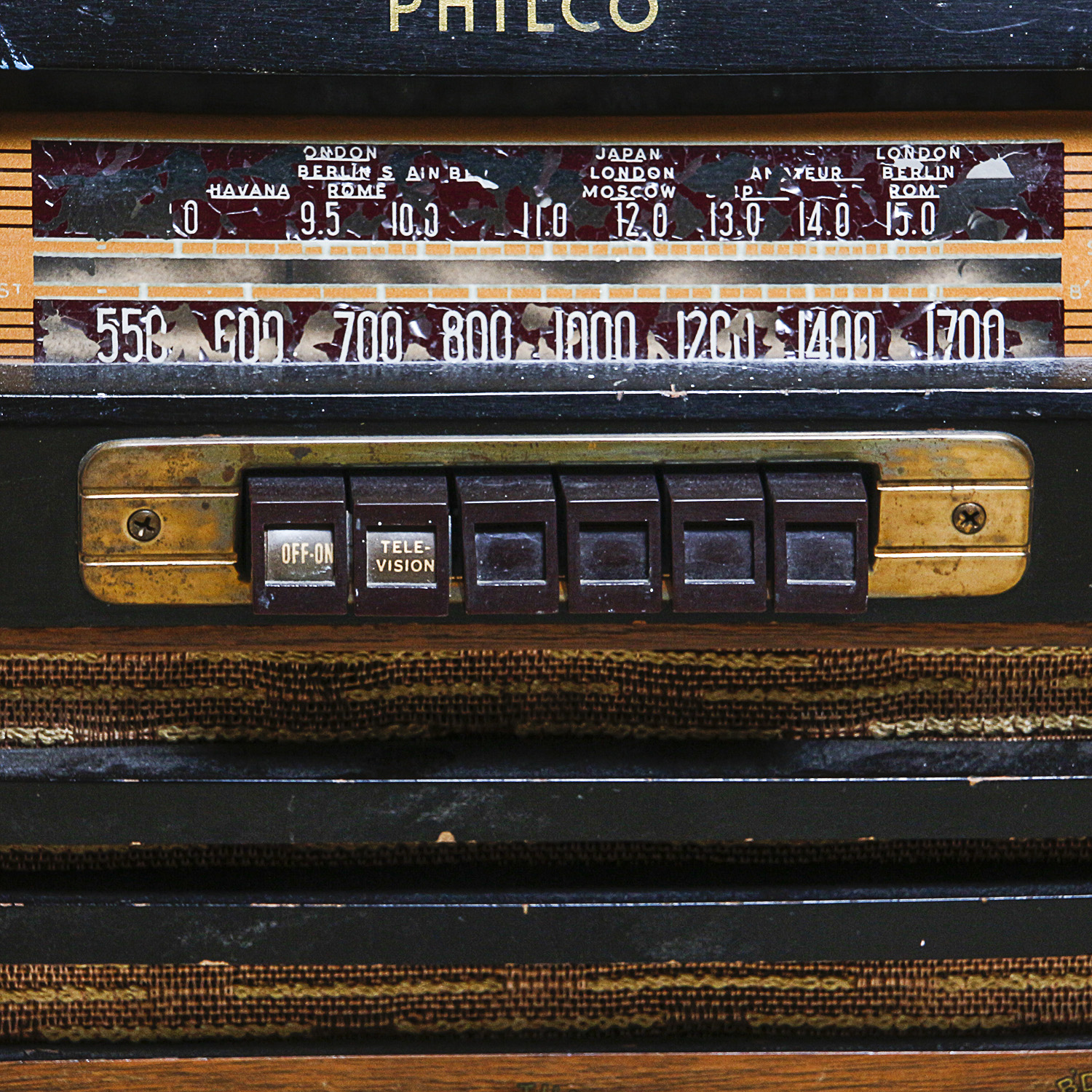 Vintage Philco Model 42-327 Wood-Cased Tube Radio