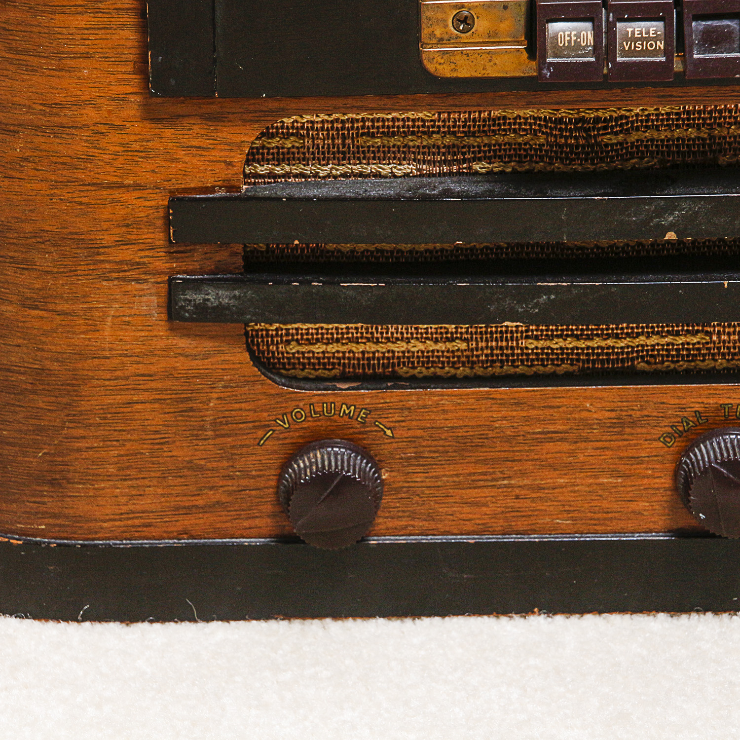 Vintage Philco Model 42-327 Wood-Cased Tube Radio