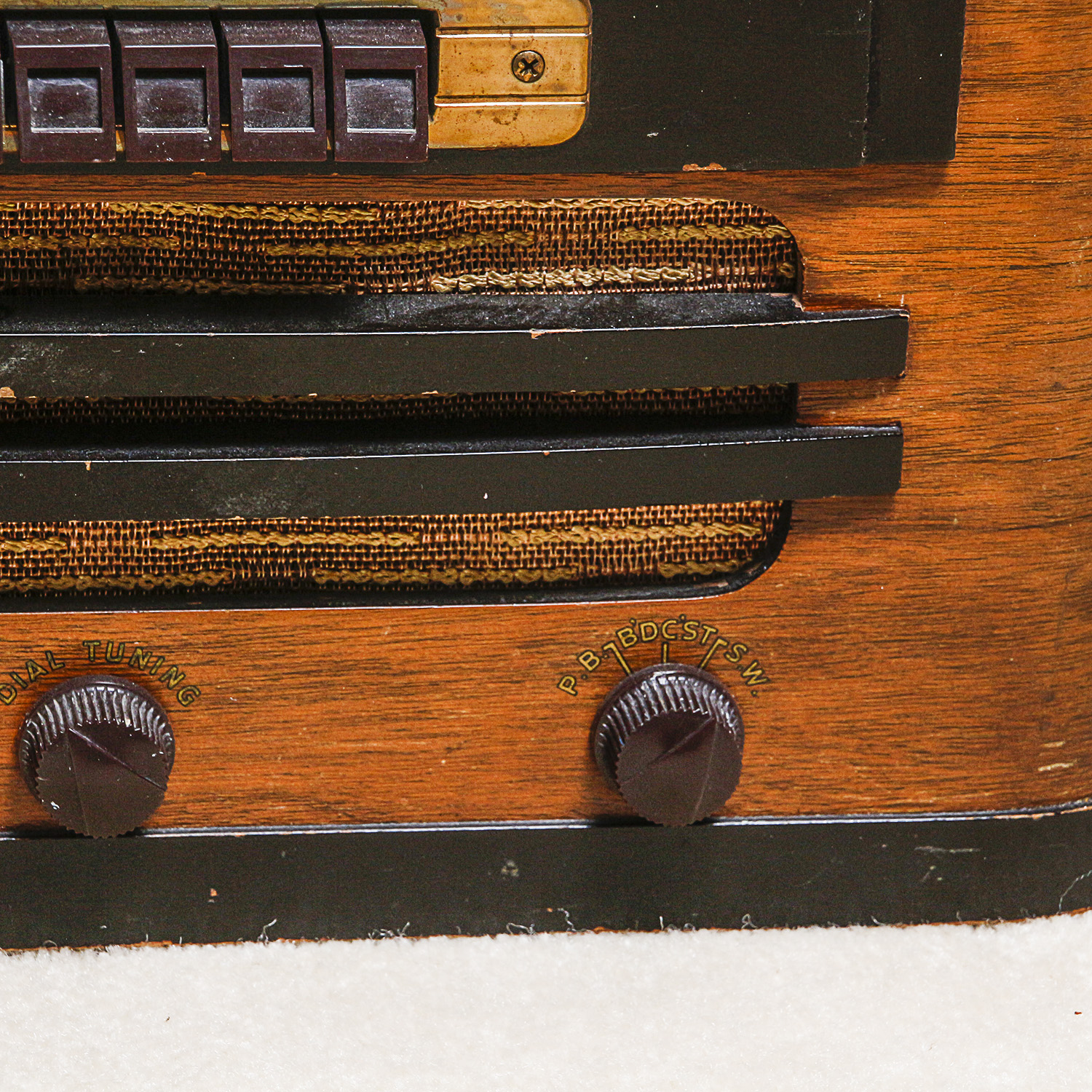 Vintage Philco Model 42-327 Wood-Cased Tube Radio
