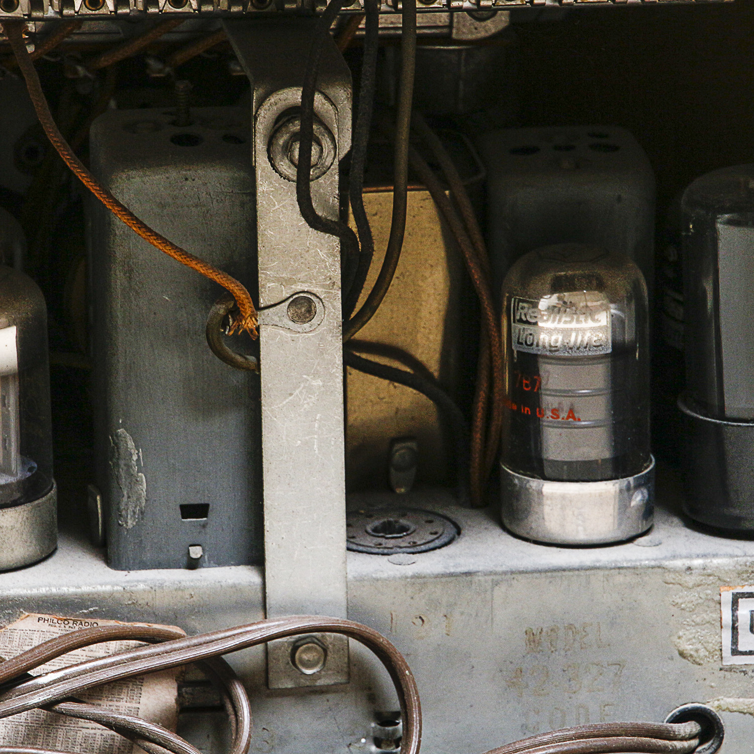 Vintage Philco Model 42-327 Wood-Cased Tube Radio