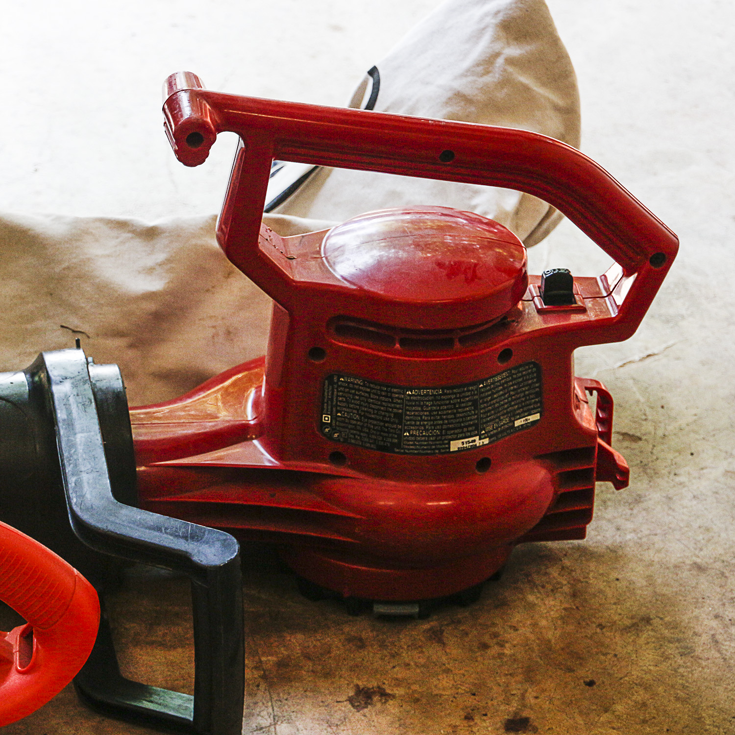 Scotts Spreader, Black and Decker Hedge Trimmer and Toro Leaf Blower