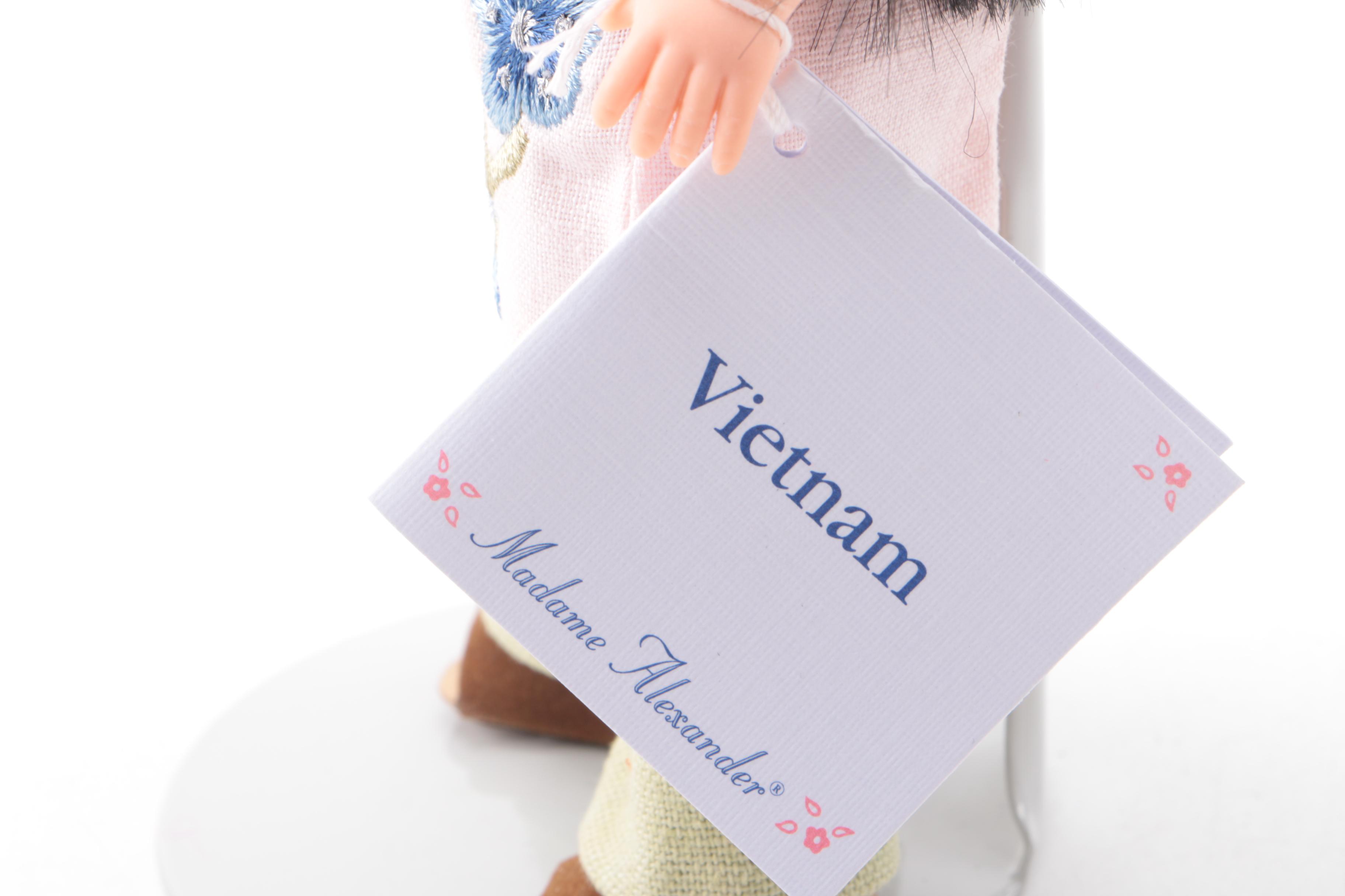 Vintage Dolls Including Souvenir Dolls