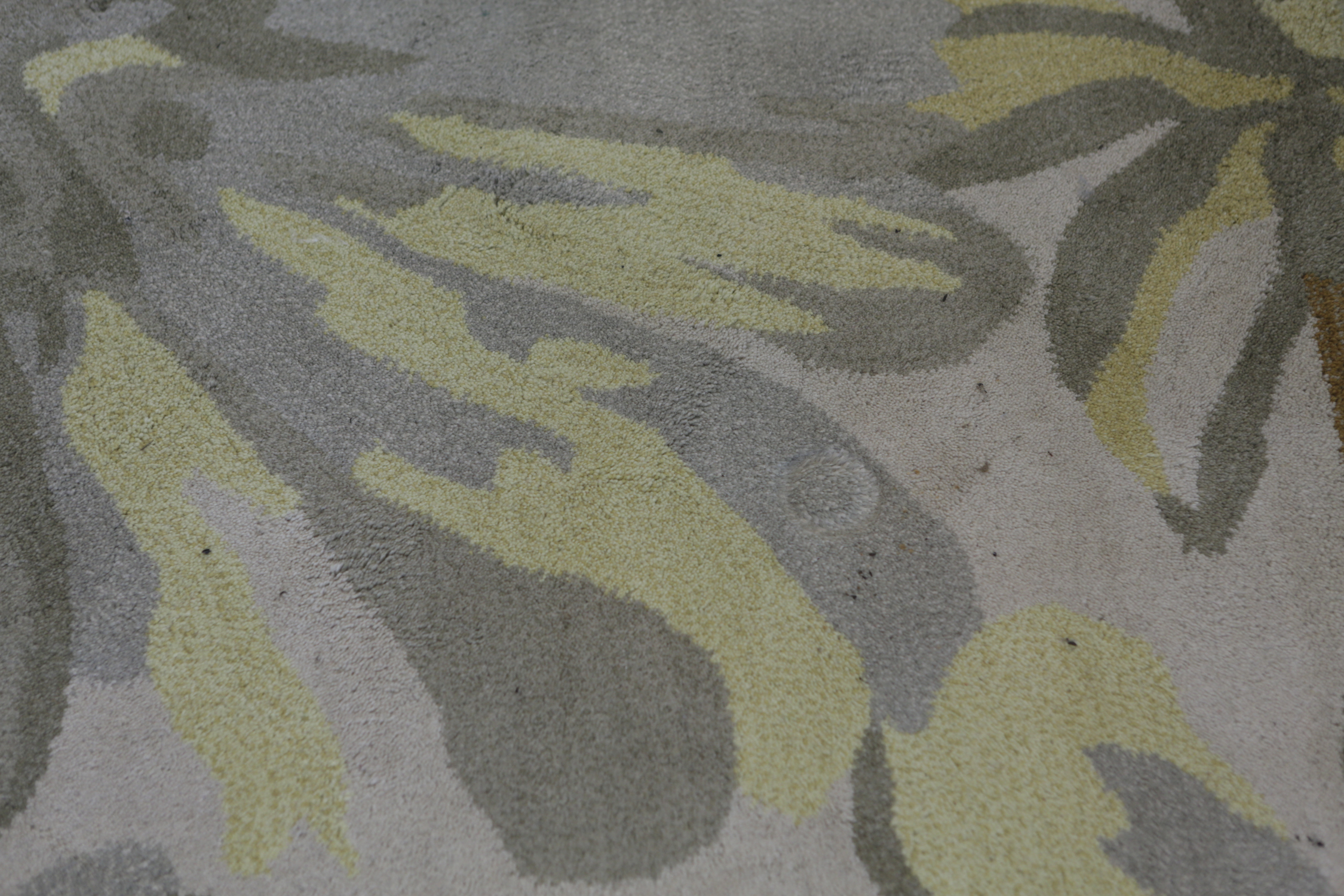 Tufted Indian Surya "Athena' Area Rug