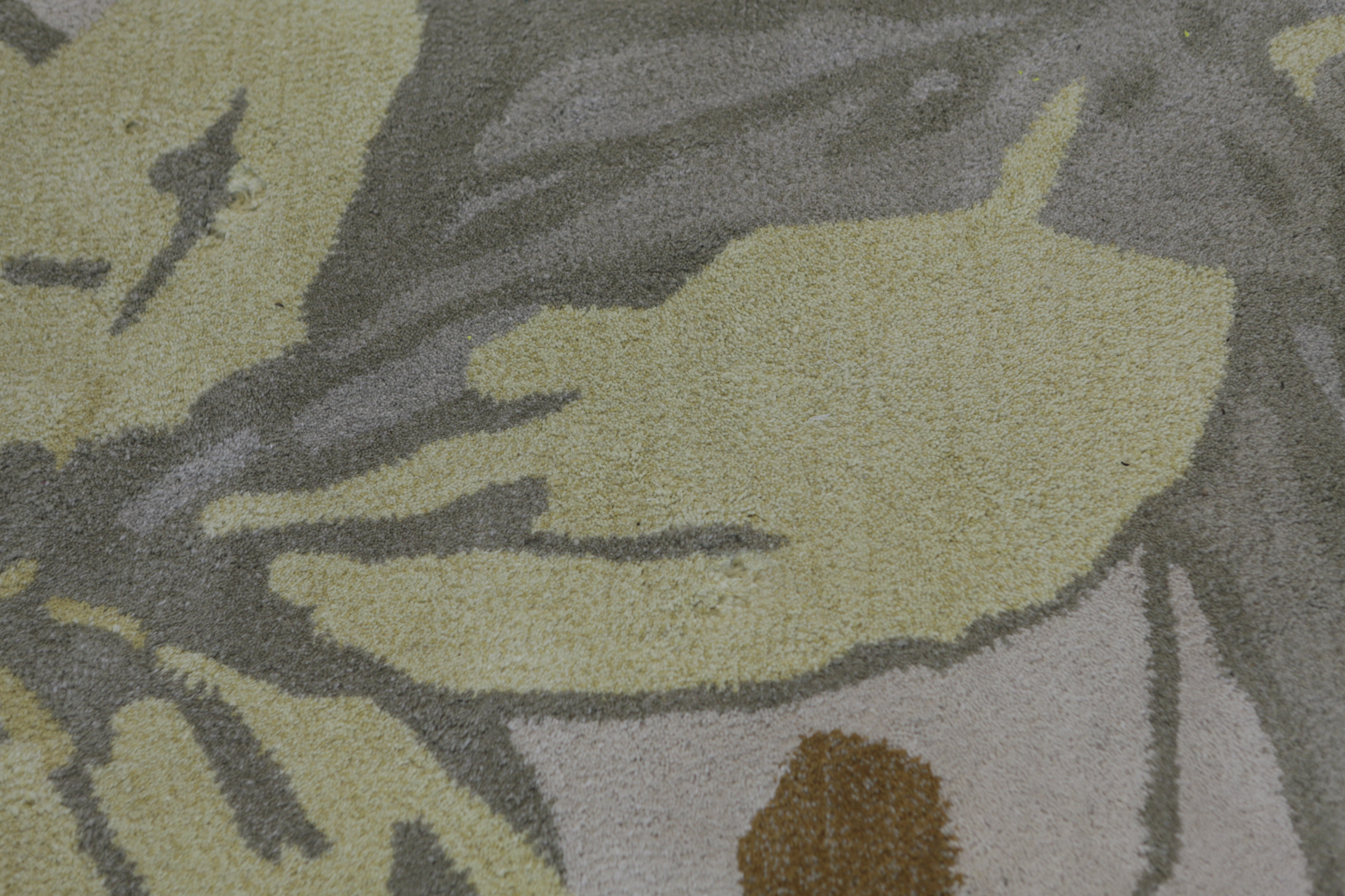 Tufted Indian Surya "Athena' Area Rug