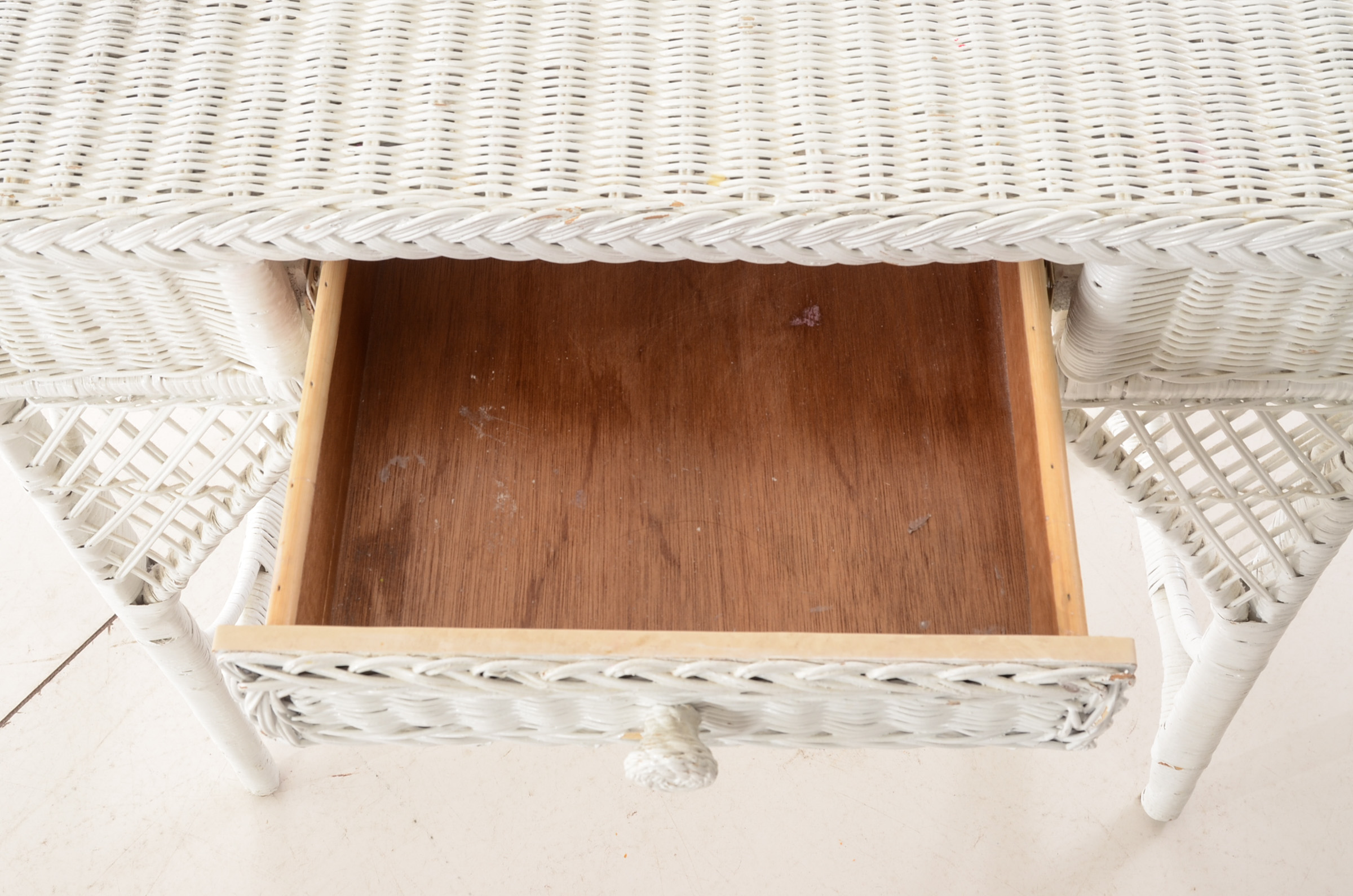 White Wicker Vanity Set