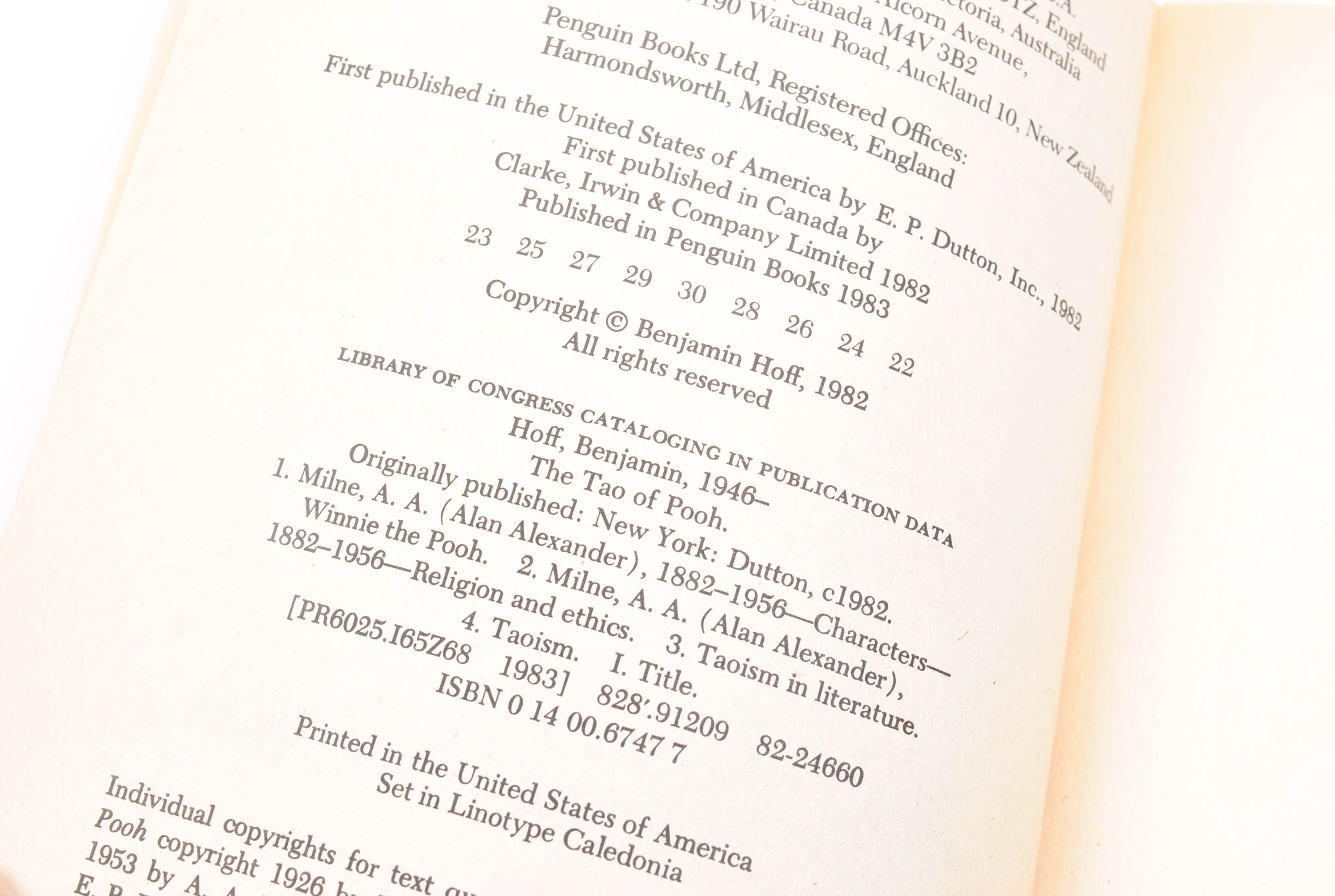 Disney "Touch of Summer" Winnie The Pooh Figurine, Books and Box