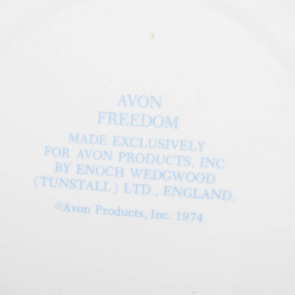 Vintage Avon Collector Plates Featuring Annual Holiday Plates