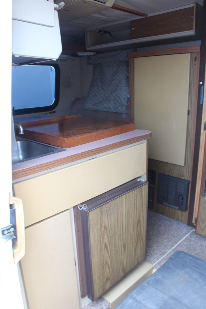 1986 Winnebago LeSharo Camper
