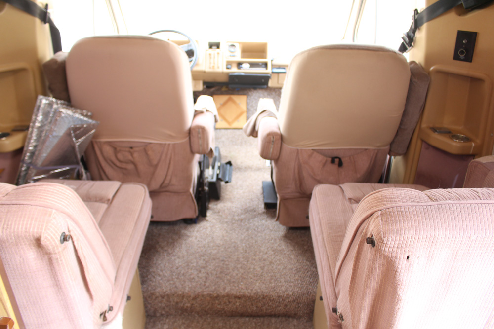 1986 Winnebago LeSharo Camper